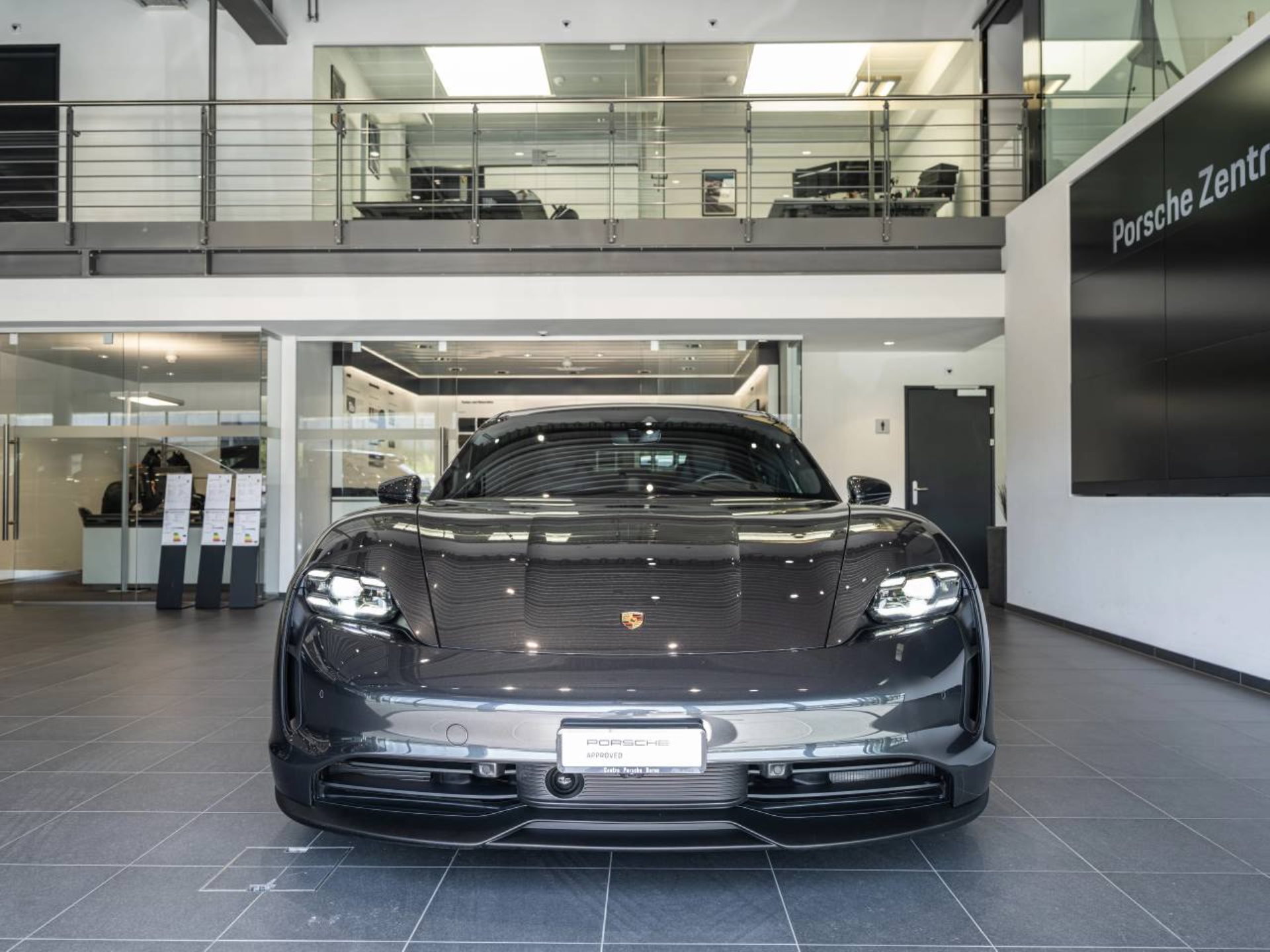 PORSCHE Taycan 4S-image-9