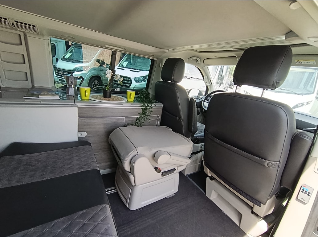 VW T6 California 2.0 Bi-TDI Ocean GREY DSG-image-19