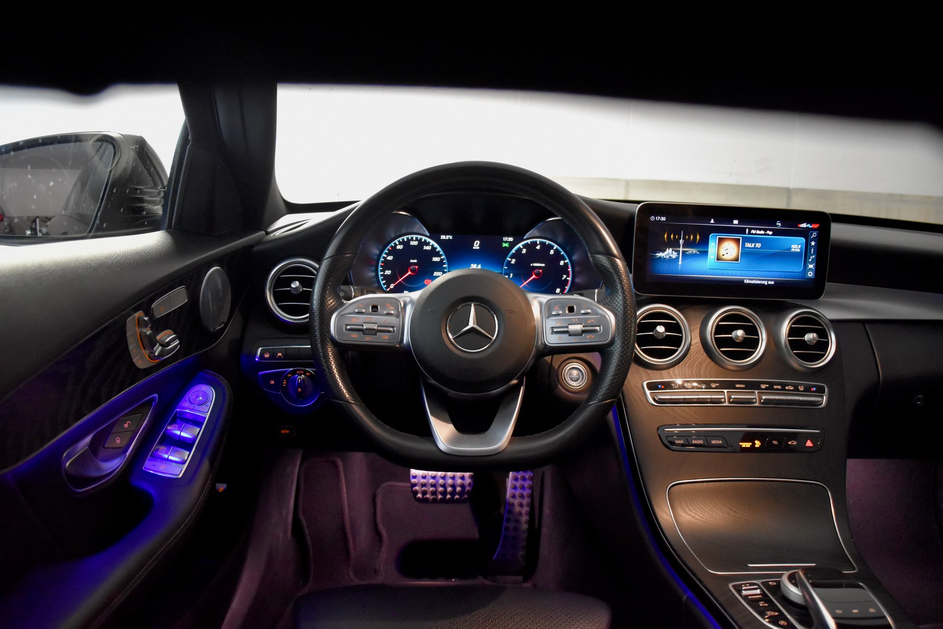 MERCEDES-BENZ C 200 Swiss Star AMG Line 4m-image-3