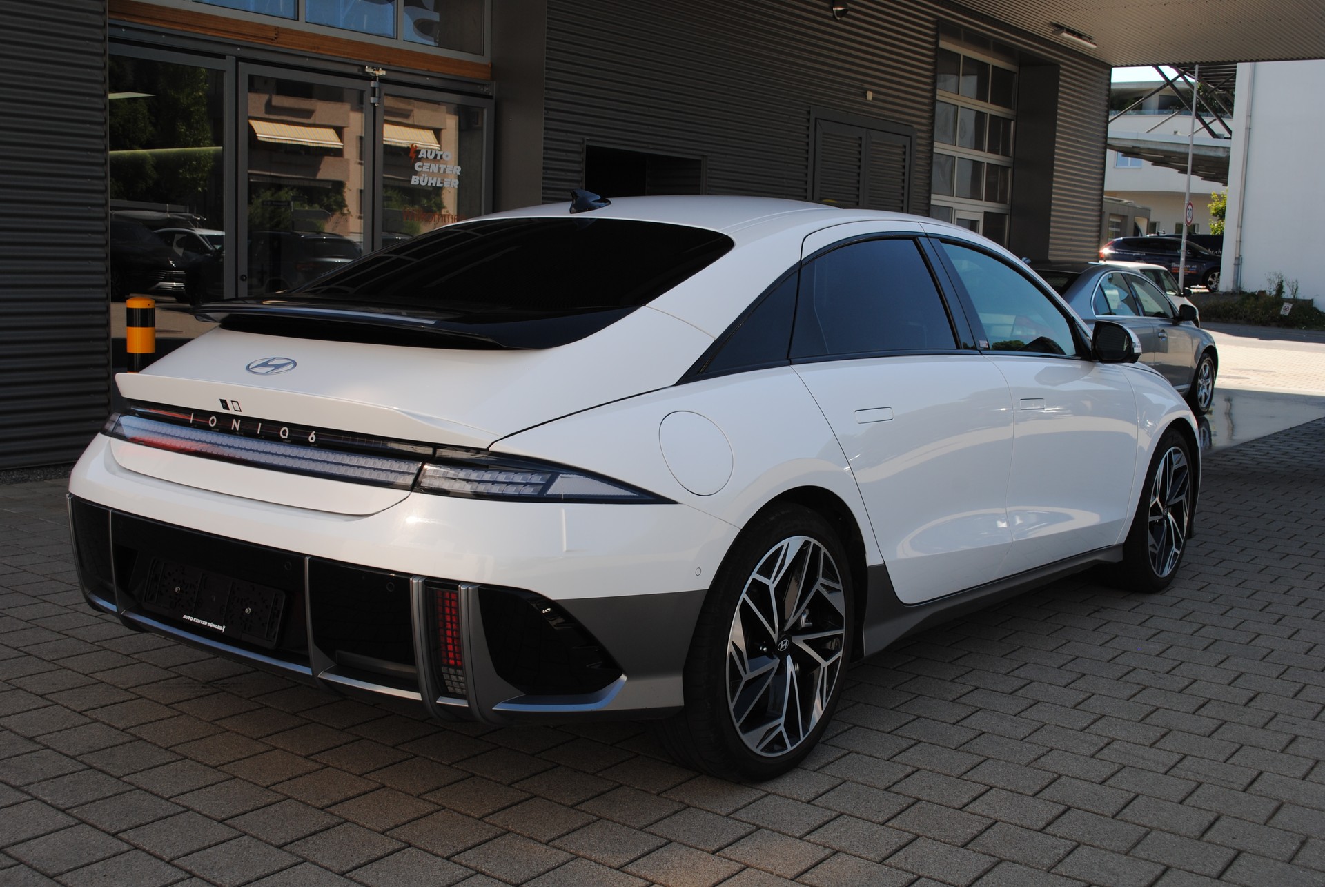 HYUNDAI Ioniq 6 77kWh Launch Edition 2WD-image-5