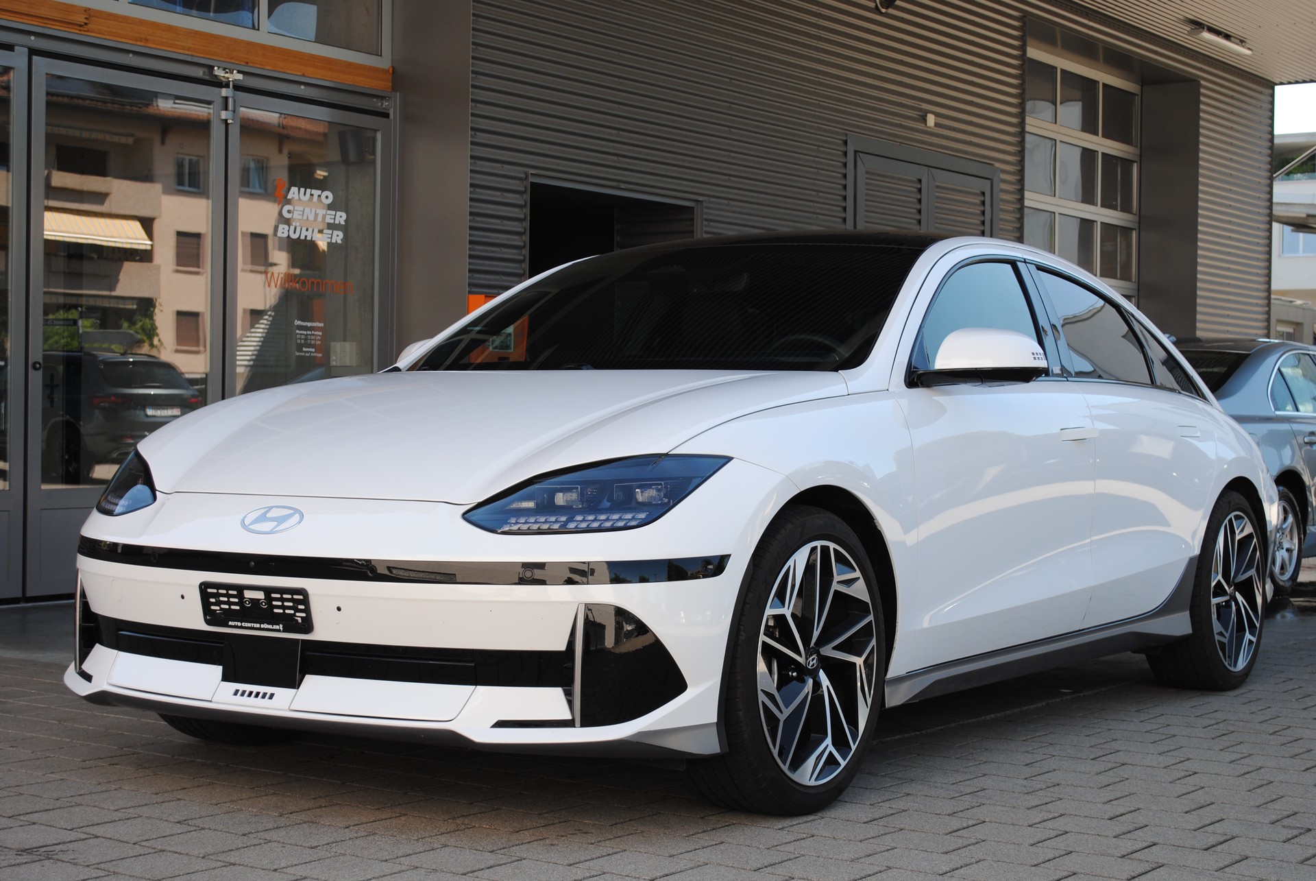 HYUNDAI Ioniq 6 77kWh Launch Edition 2WD-showroom-element-2