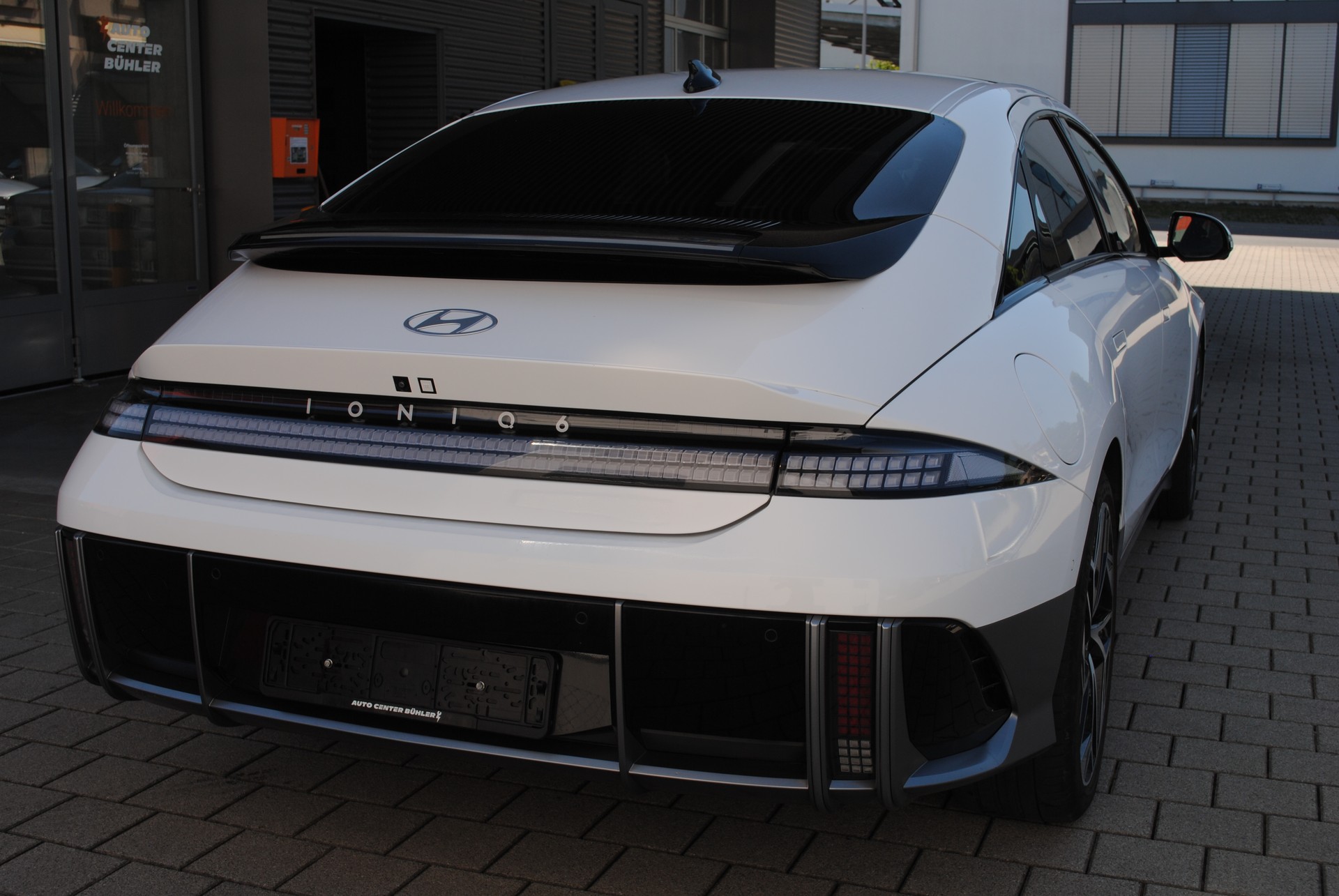 HYUNDAI Ioniq 6 77kWh Launch Edition 2WD-image-4