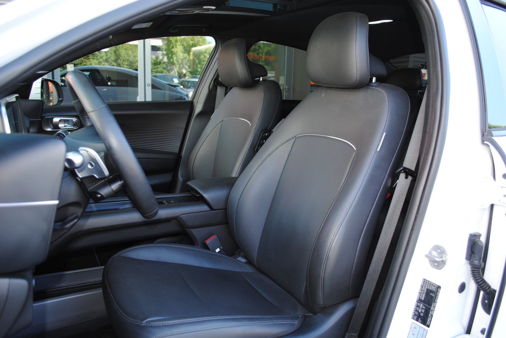 HYUNDAI Ioniq 6 77kWh Launch Edition 2WD-image-9
