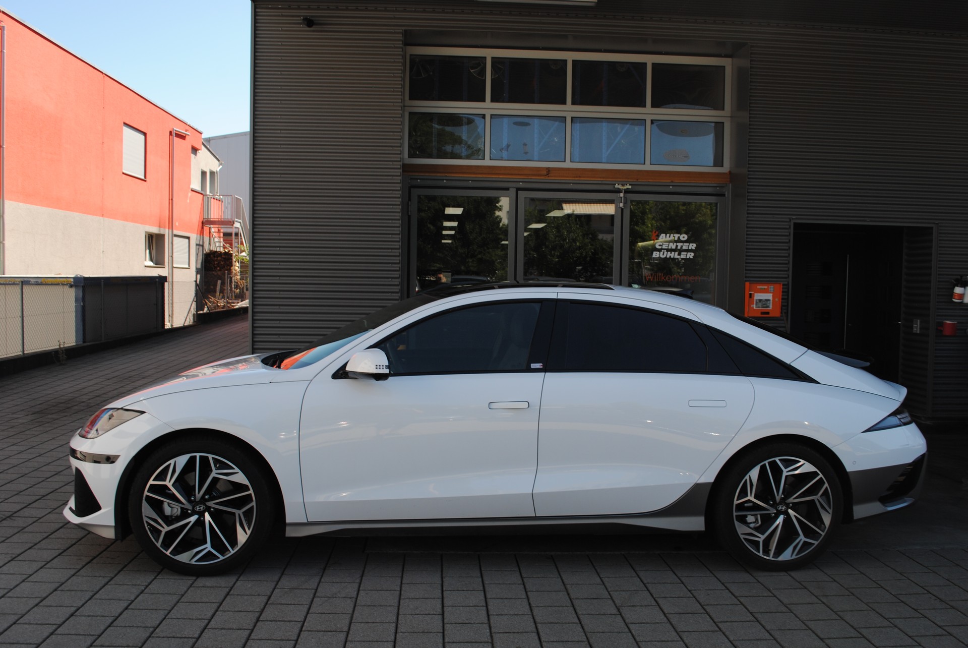 HYUNDAI Ioniq 6 77kWh Launch Edition 2WD-showroom-element-3