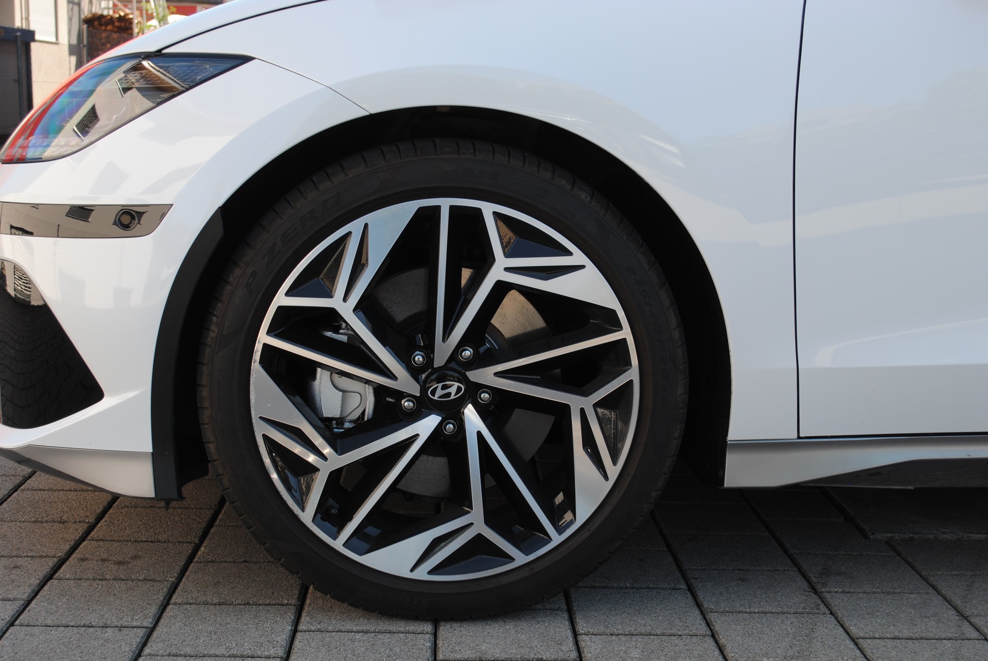 HYUNDAI Ioniq 6 77kWh Launch Edition 2WD-image-8