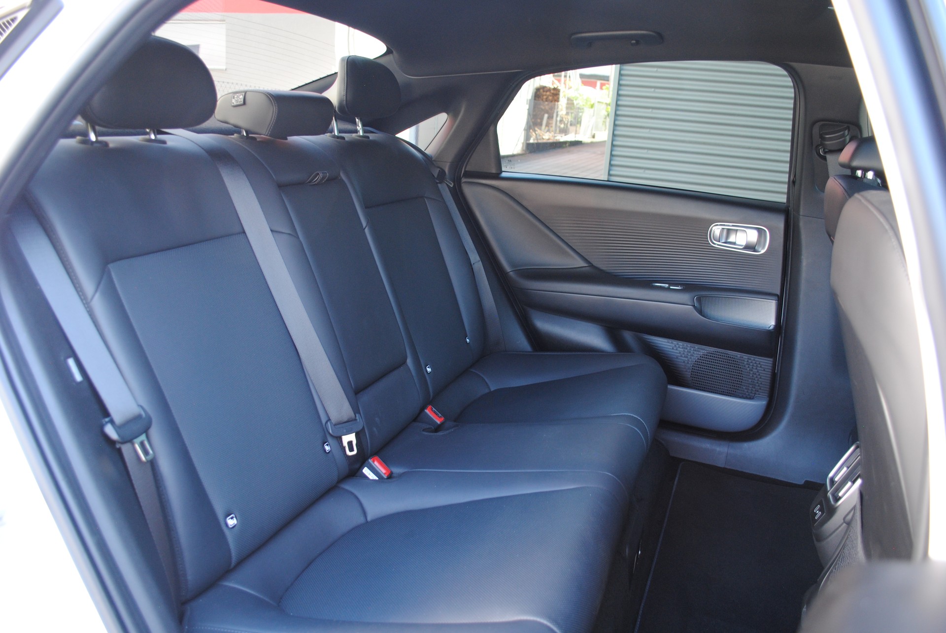 HYUNDAI Ioniq 6 77kWh Launch Edition 2WD-image-18