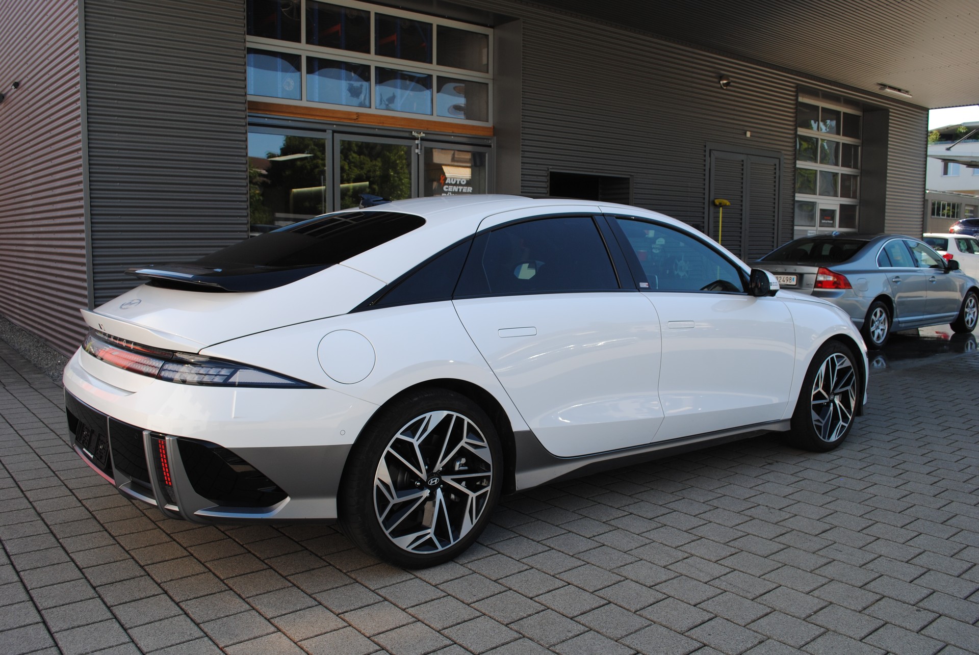 HYUNDAI Ioniq 6 77kWh Launch Edition 2WD-image-6