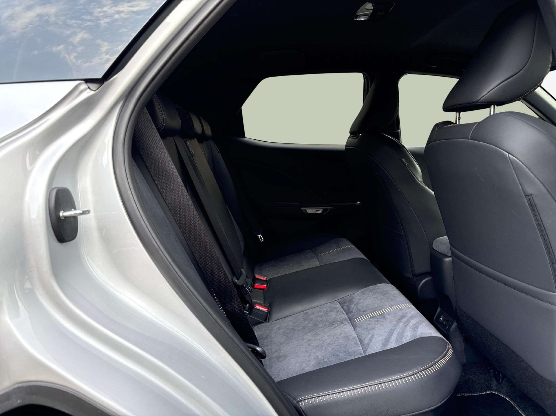 LEXUS LBX 1.5 Hybrid Cool AWD - Ruote invernali & Servizi inclusi-image-10