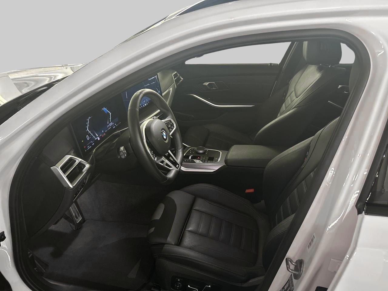BMW 320d xDrive Touring M Sport-image-12