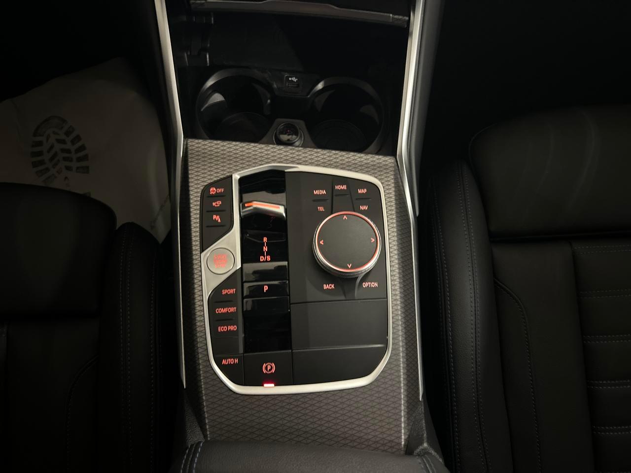 BMW 320d xDrive Touring M Sport-image-14