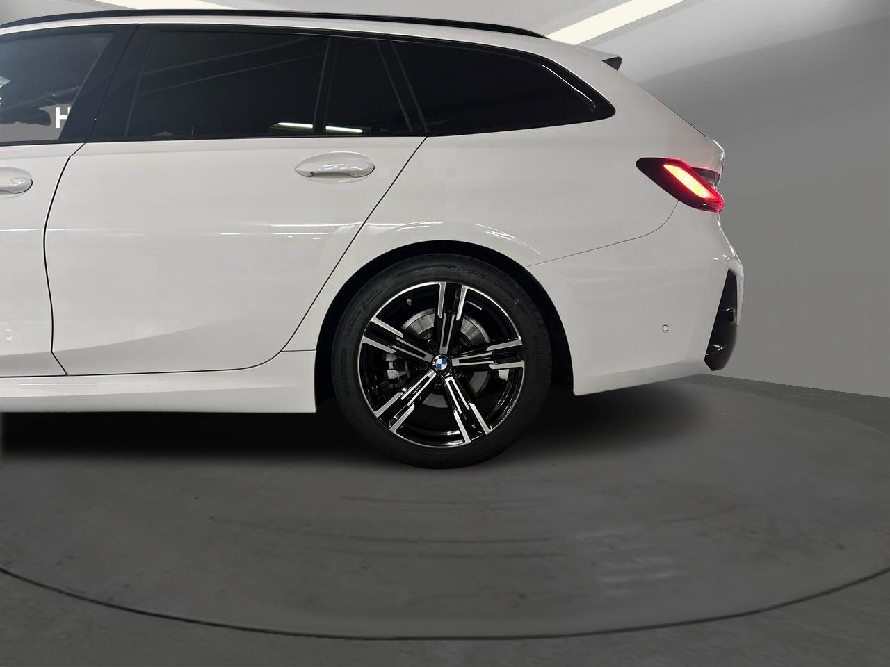 BMW 320d xDrive Touring M Sport-image-10