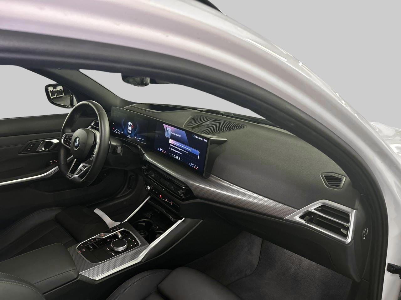 BMW 320d xDrive Touring M Sport-image-11