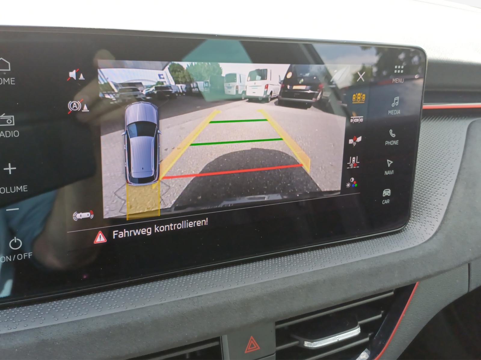 SKODA Kamiq 1.0 TSI Dynamic DSG-image-15