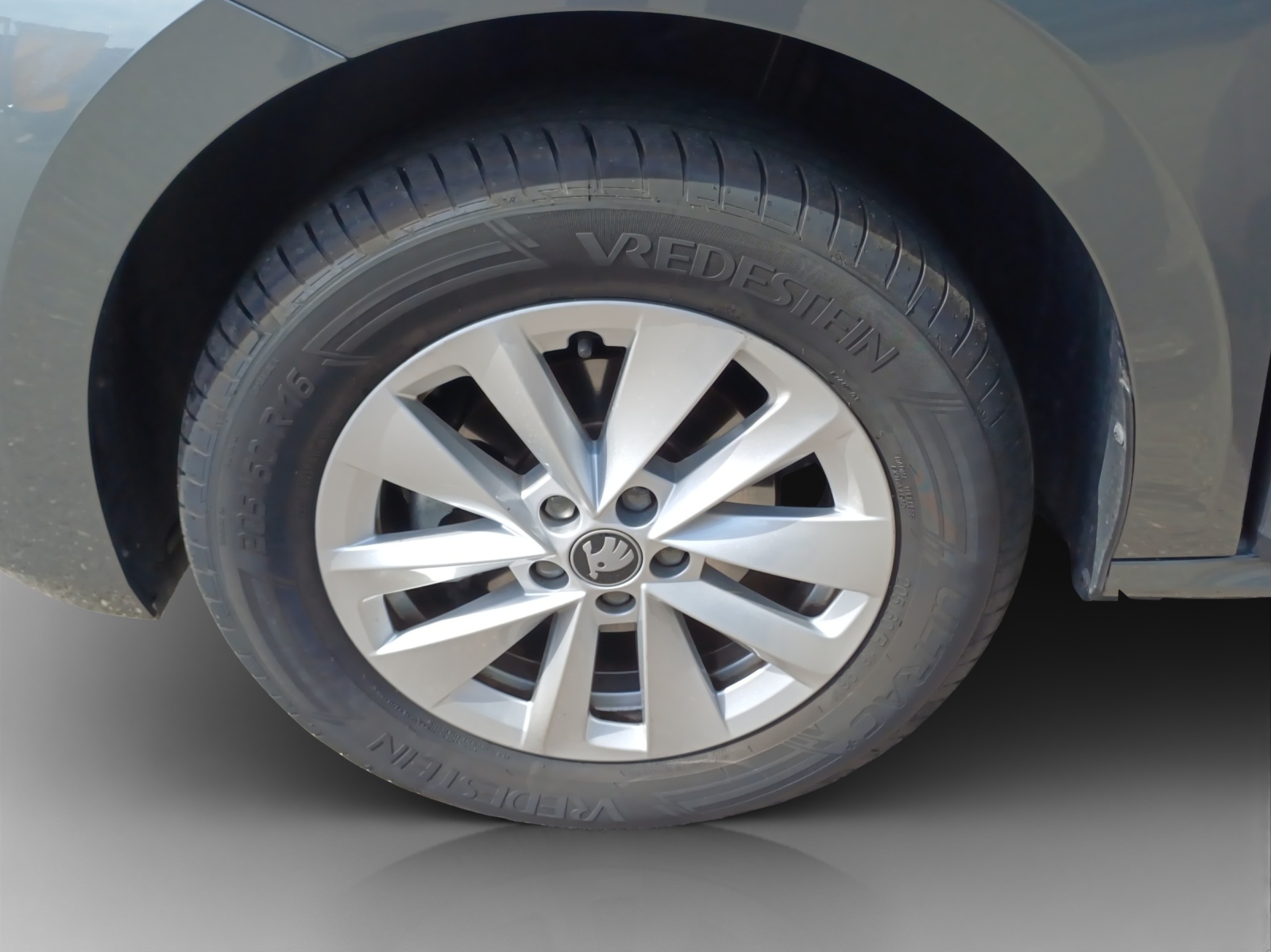 SKODA Kamiq 1.0 TSI Dynamic DSG-image-13