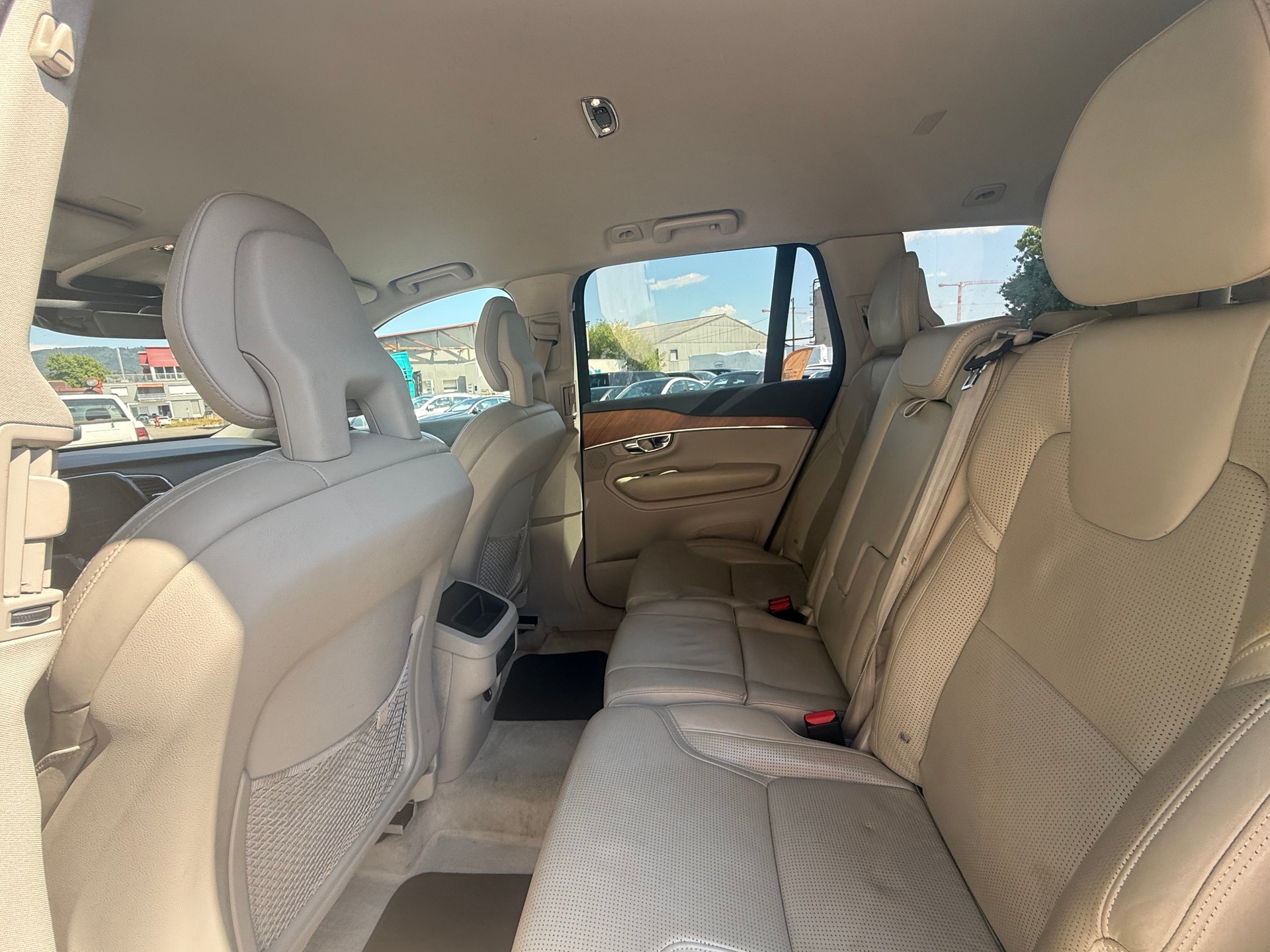 VOLVO XC90 D5 AWD Inscription Geartronic-image-8