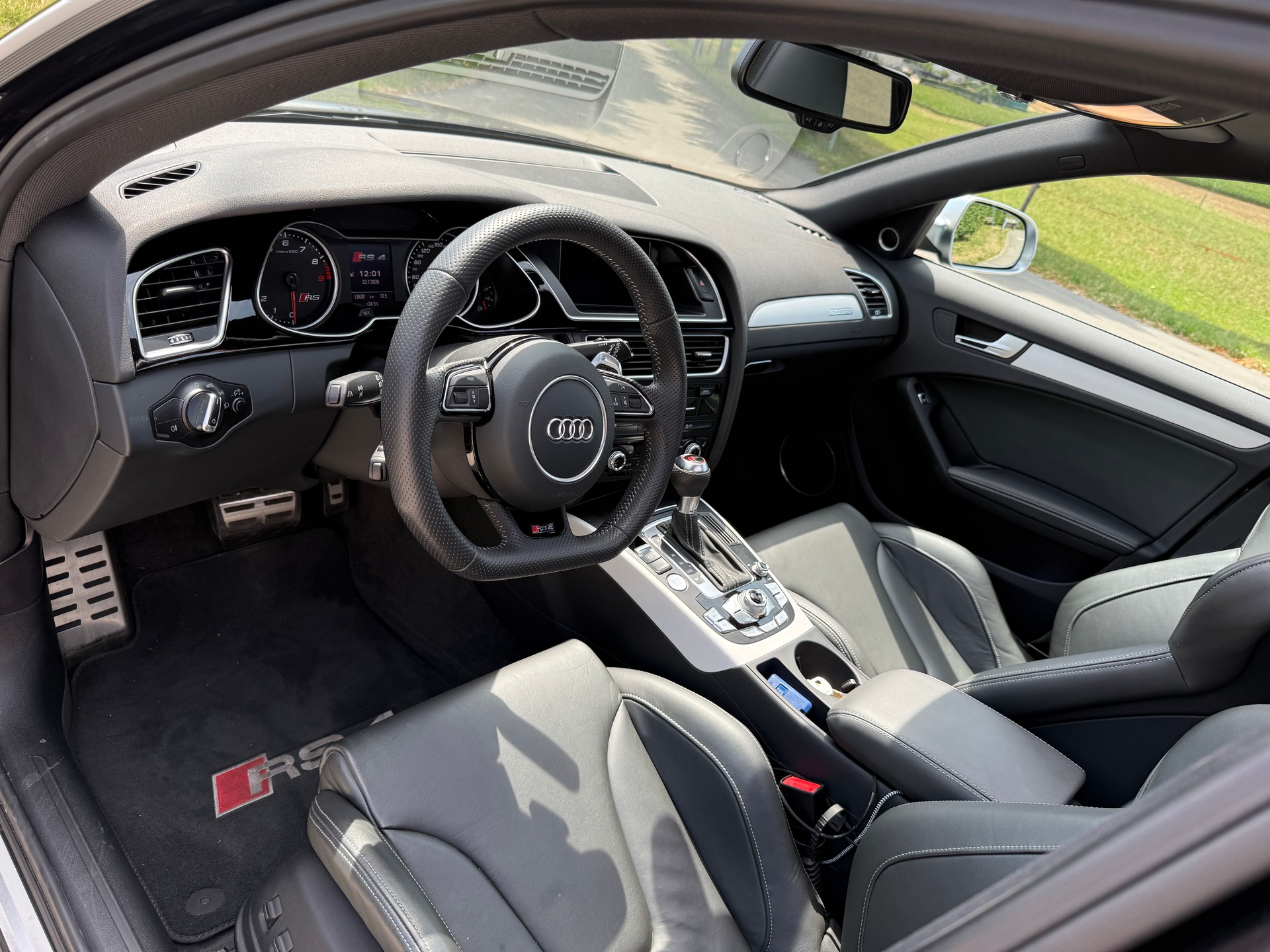 AUDI RS4 Avant 4.2 FSI V8 quattro S-tronic-image-17