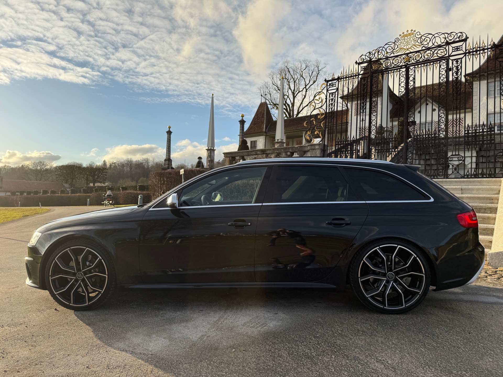 AUDI RS4 Avant 4.2 FSI V8 quattro S-tronic-showroom-element-1