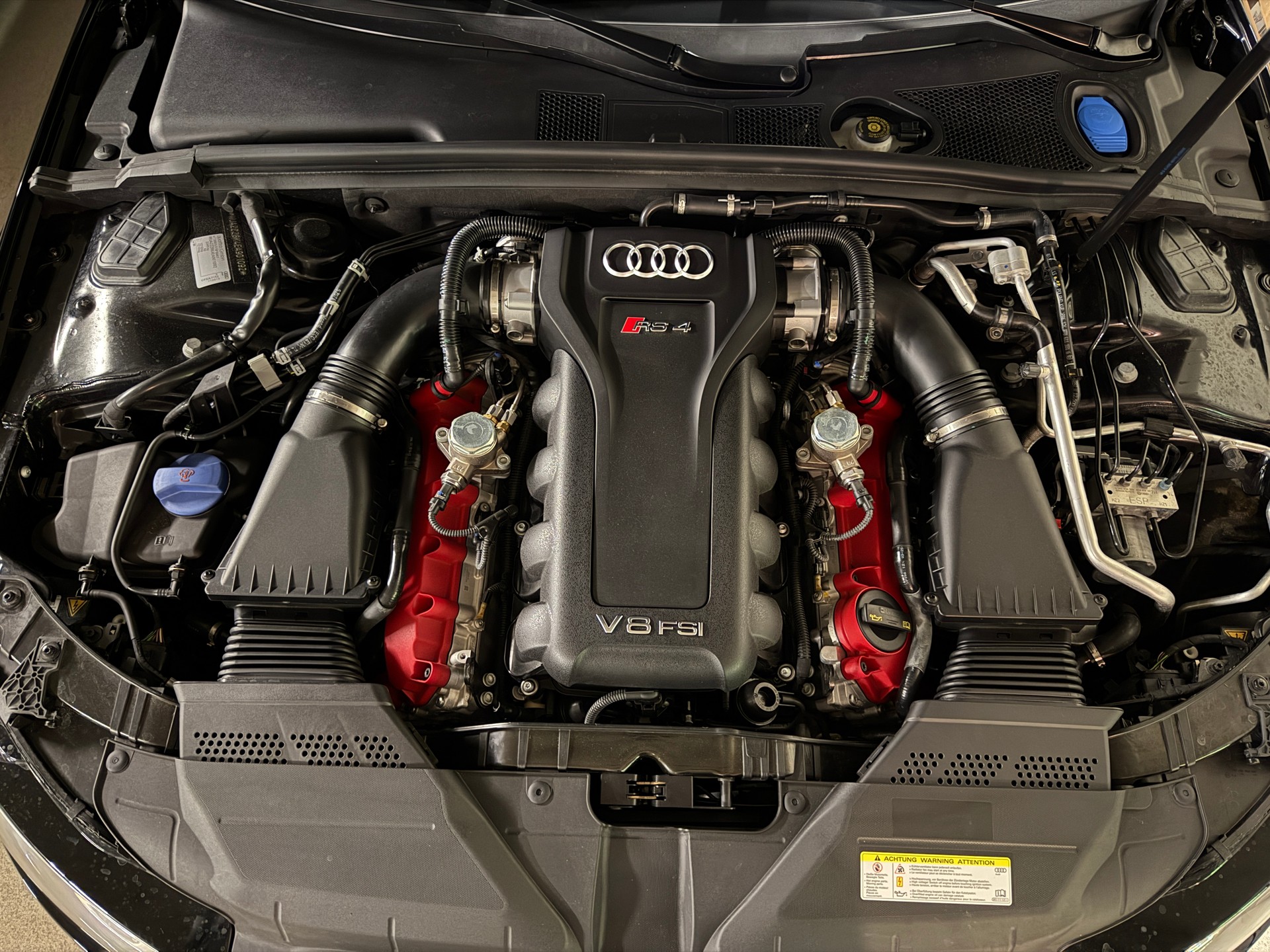 AUDI RS4 Avant 4.2 FSI V8 quattro S-tronic-image-25