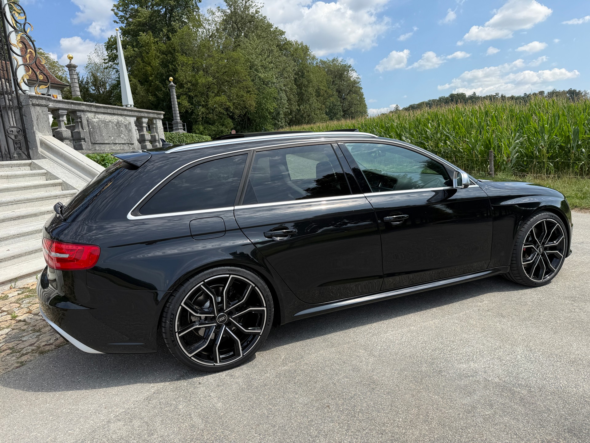 AUDI RS4 Avant 4.2 FSI V8 quattro S-tronic-image-4
