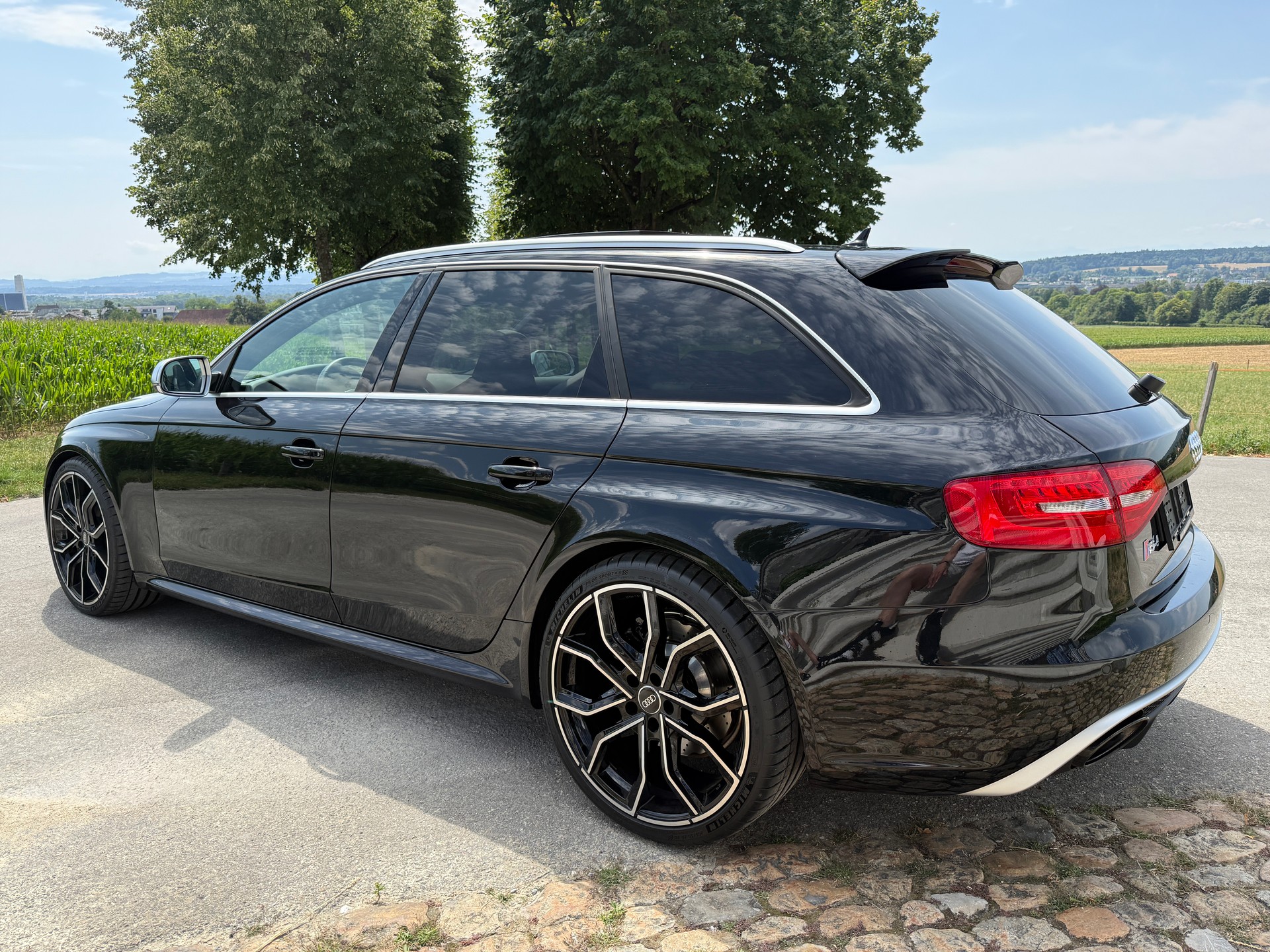 AUDI RS4 Avant 4.2 FSI V8 quattro S-tronic-image-8