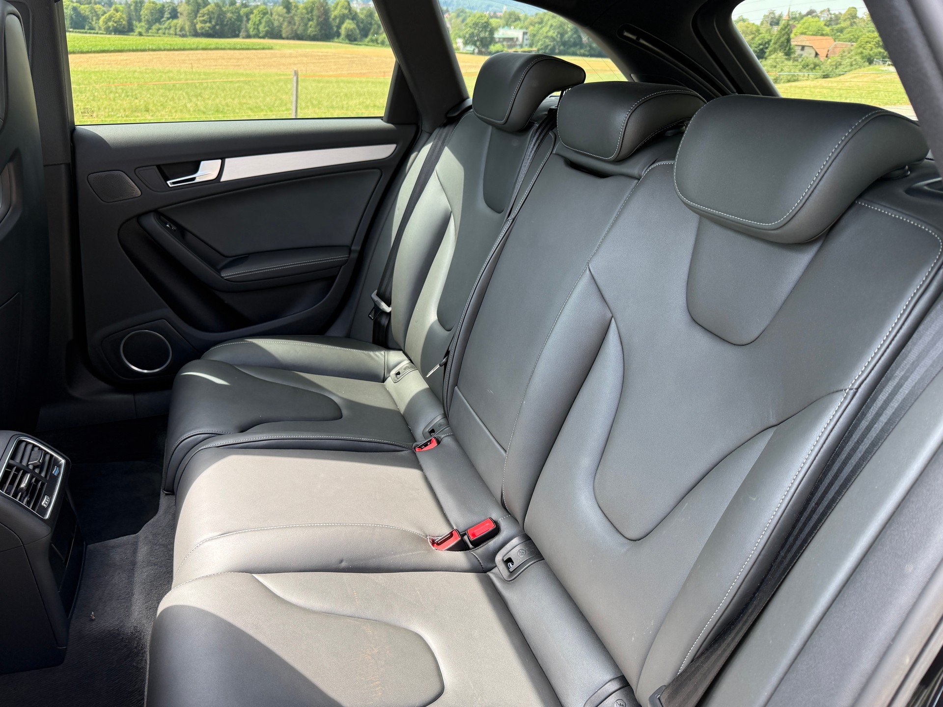 AUDI RS4 Avant 4.2 FSI V8 quattro S-tronic-image-16