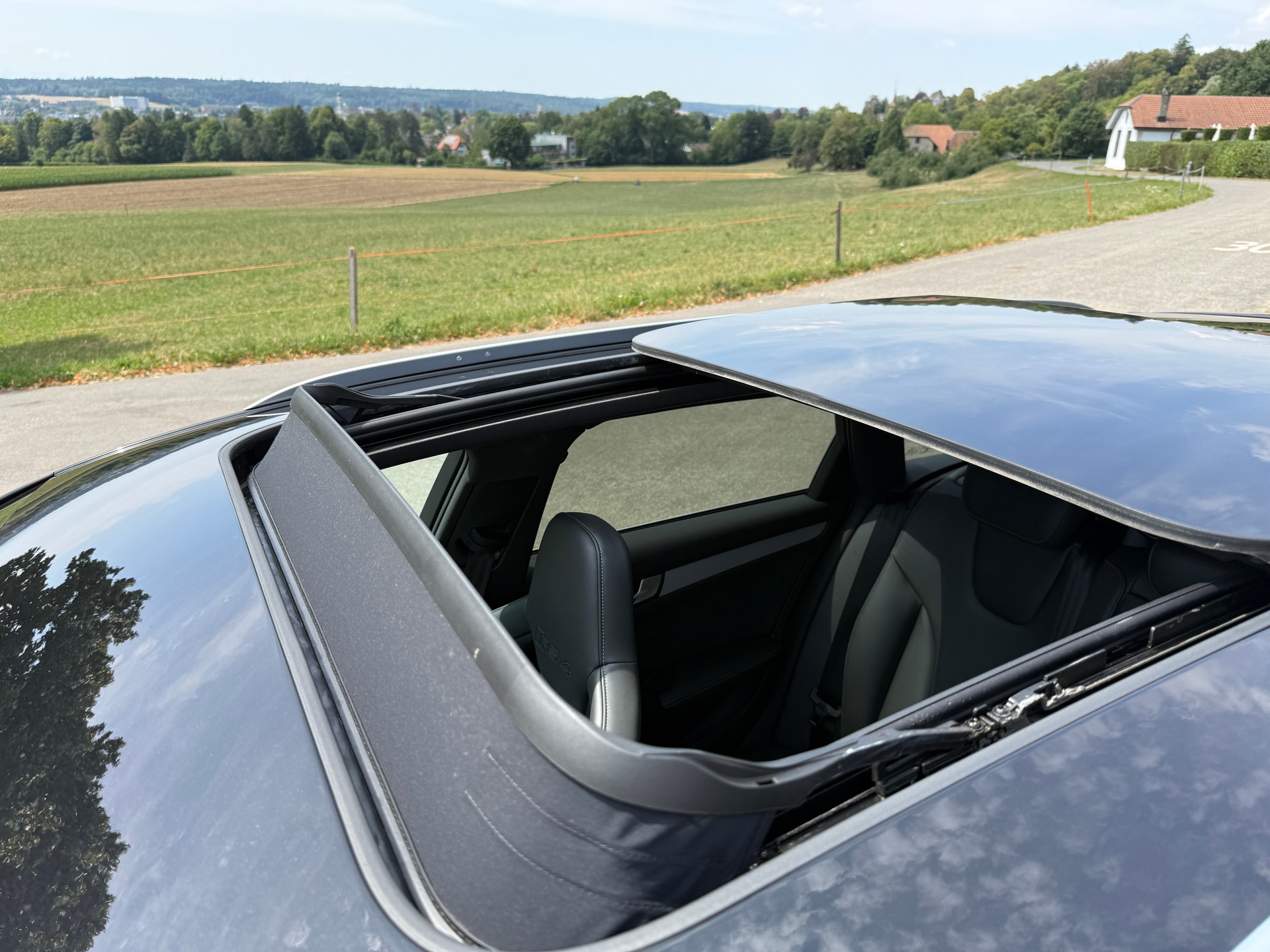 AUDI RS4 Avant 4.2 FSI V8 quattro S-tronic-image-24