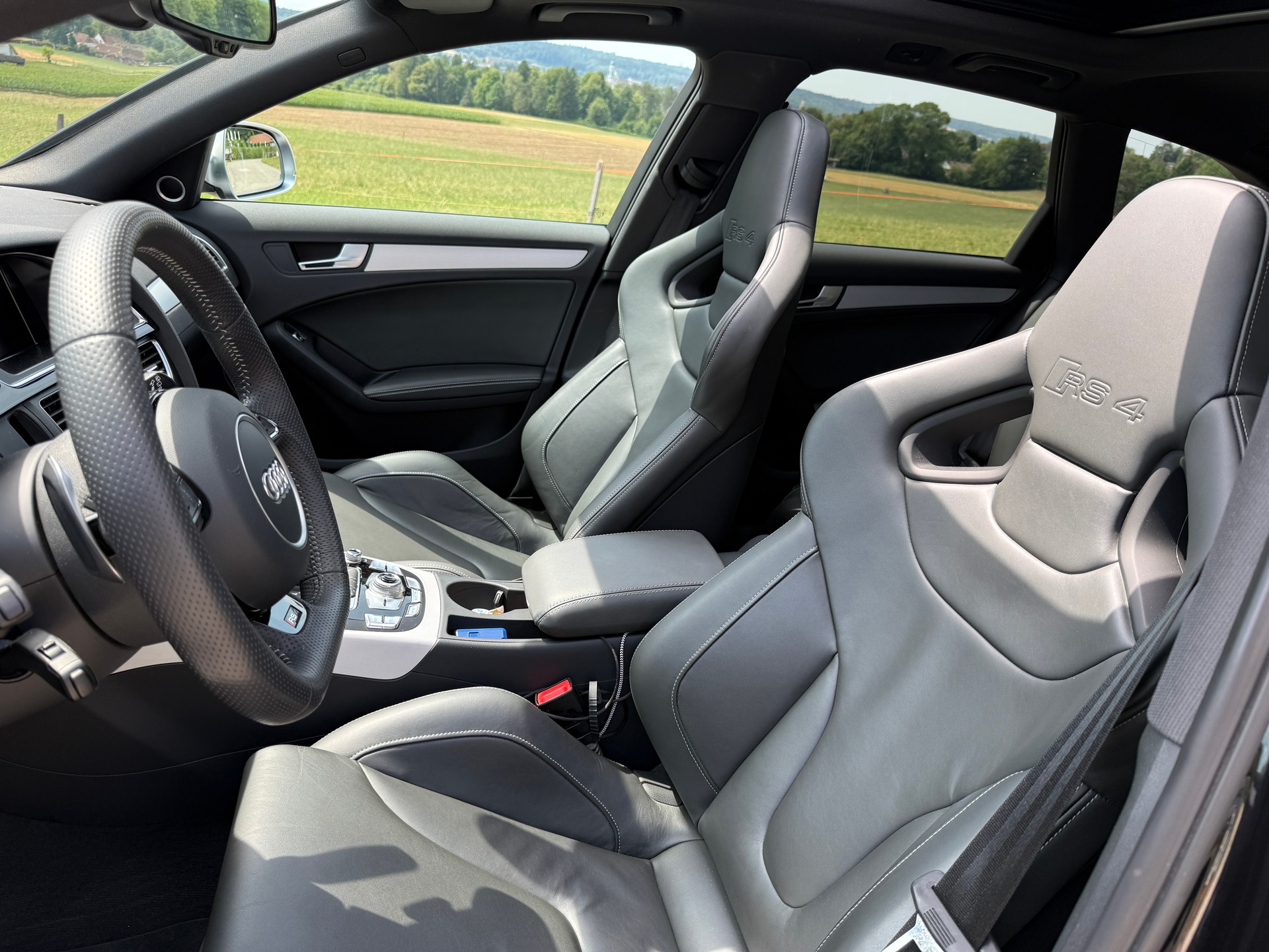 AUDI RS4 Avant 4.2 FSI V8 quattro S-tronic-image-18