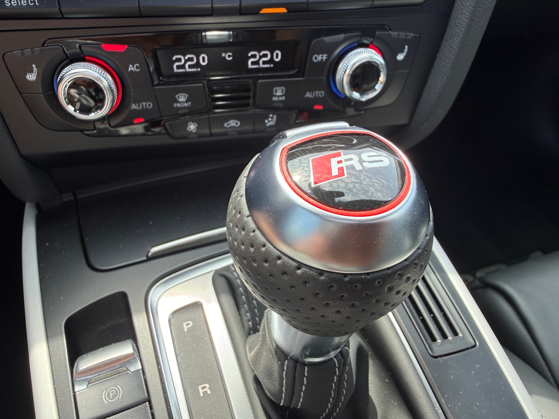 AUDI RS4 Avant 4.2 FSI V8 quattro S-tronic-image-22