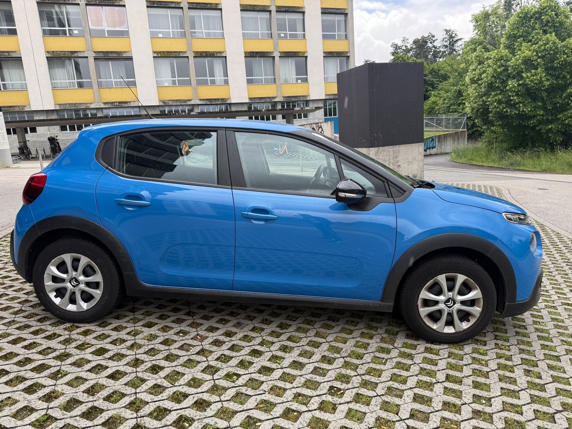 CITROEN C3 1.2i PureTech Shine-image-3