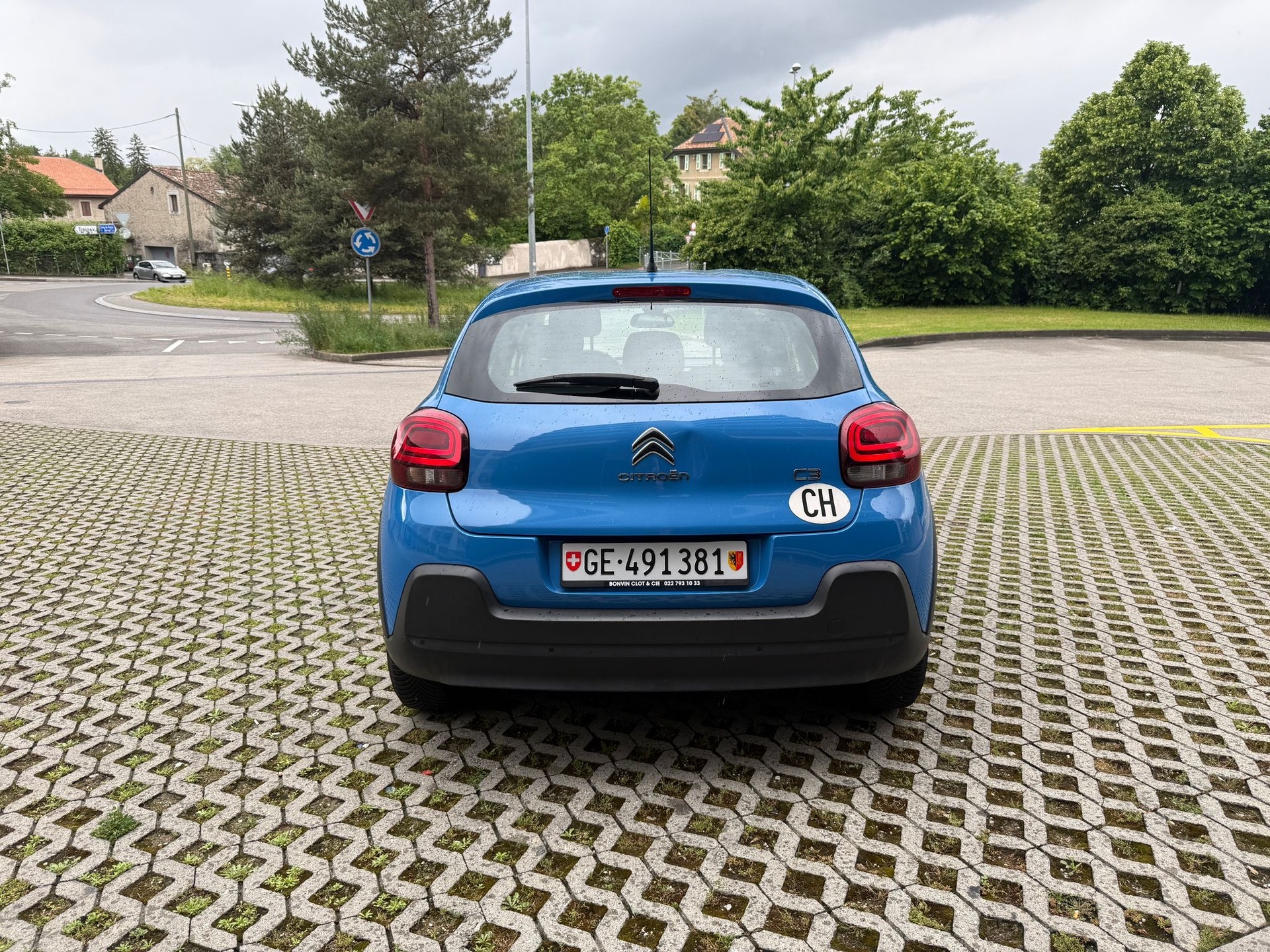 CITROEN C3 1.2i PureTech Shine-image-4