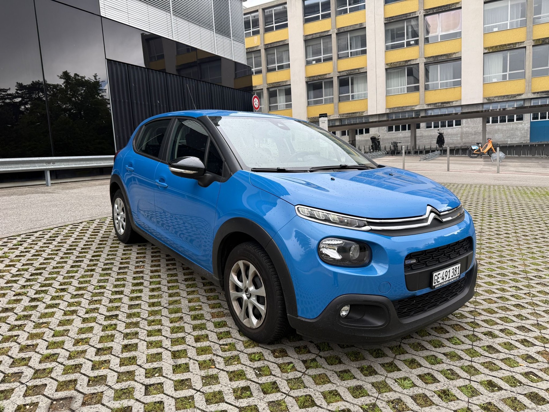 CITROEN C3 1.2i PureTech Shine-image-1