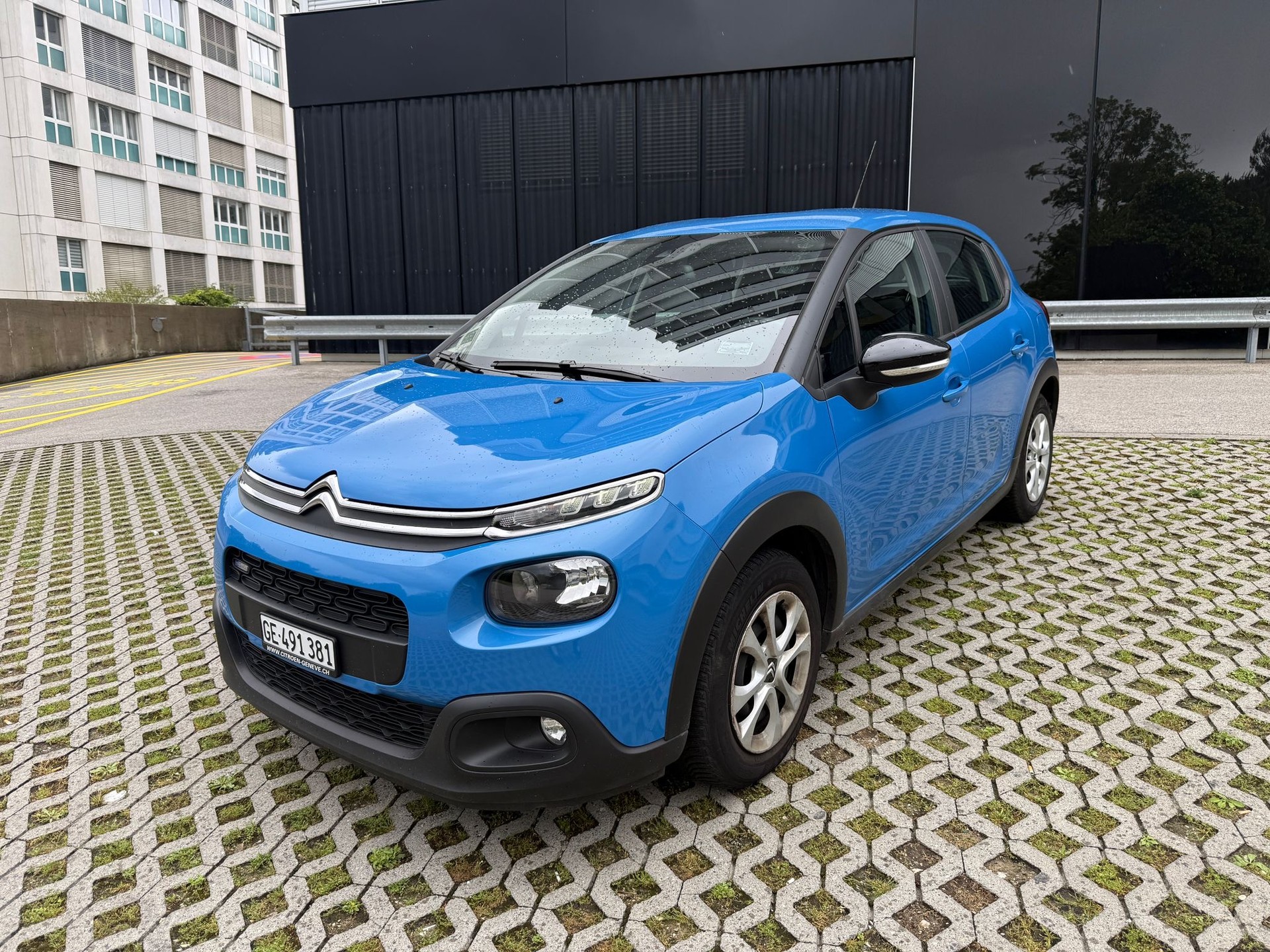 CITROEN C3 1.2i PureTech Shine-image-2