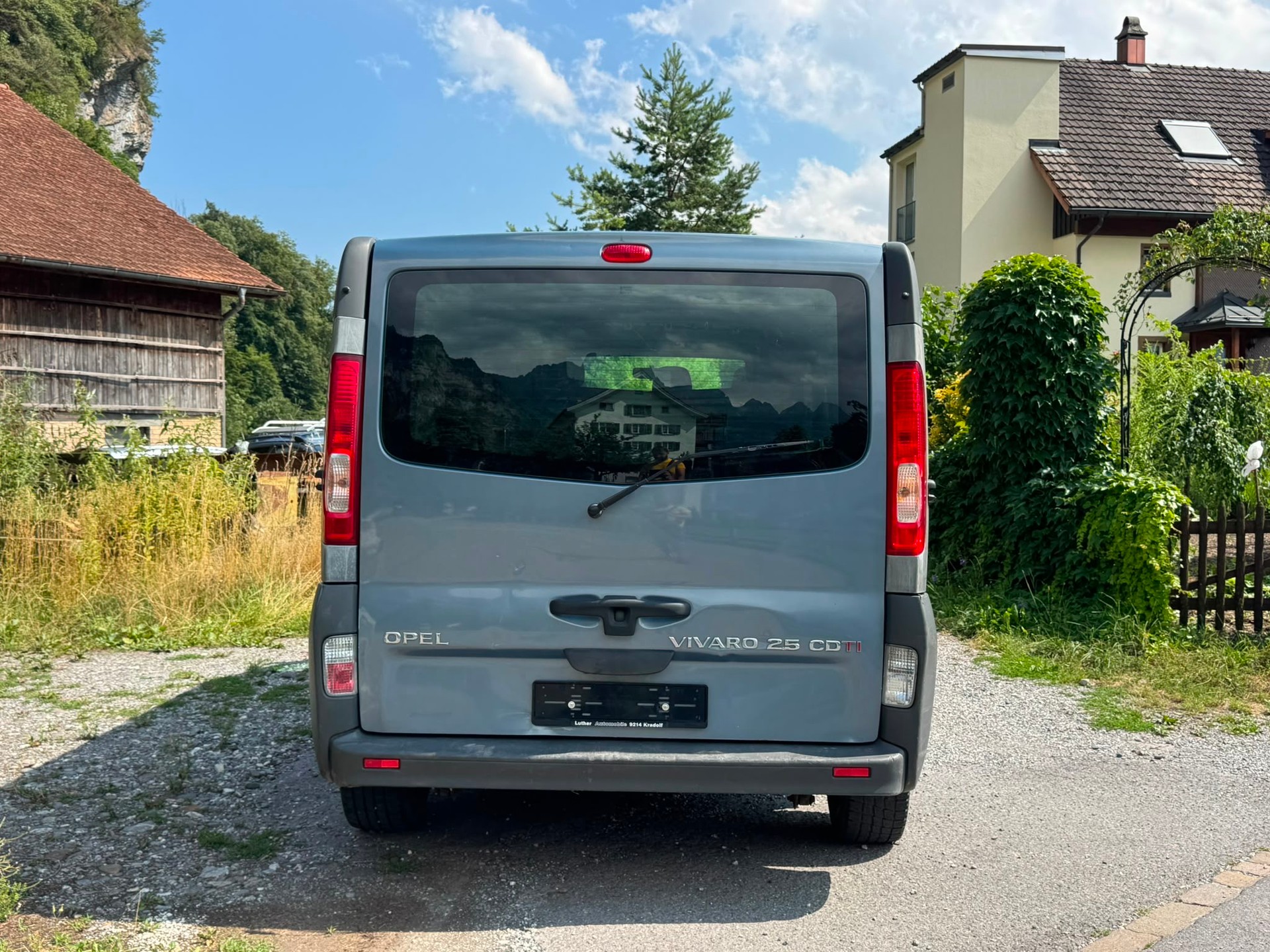 OPEL Vivaro 2.5 CDTI 2.7t L1H1-image-9