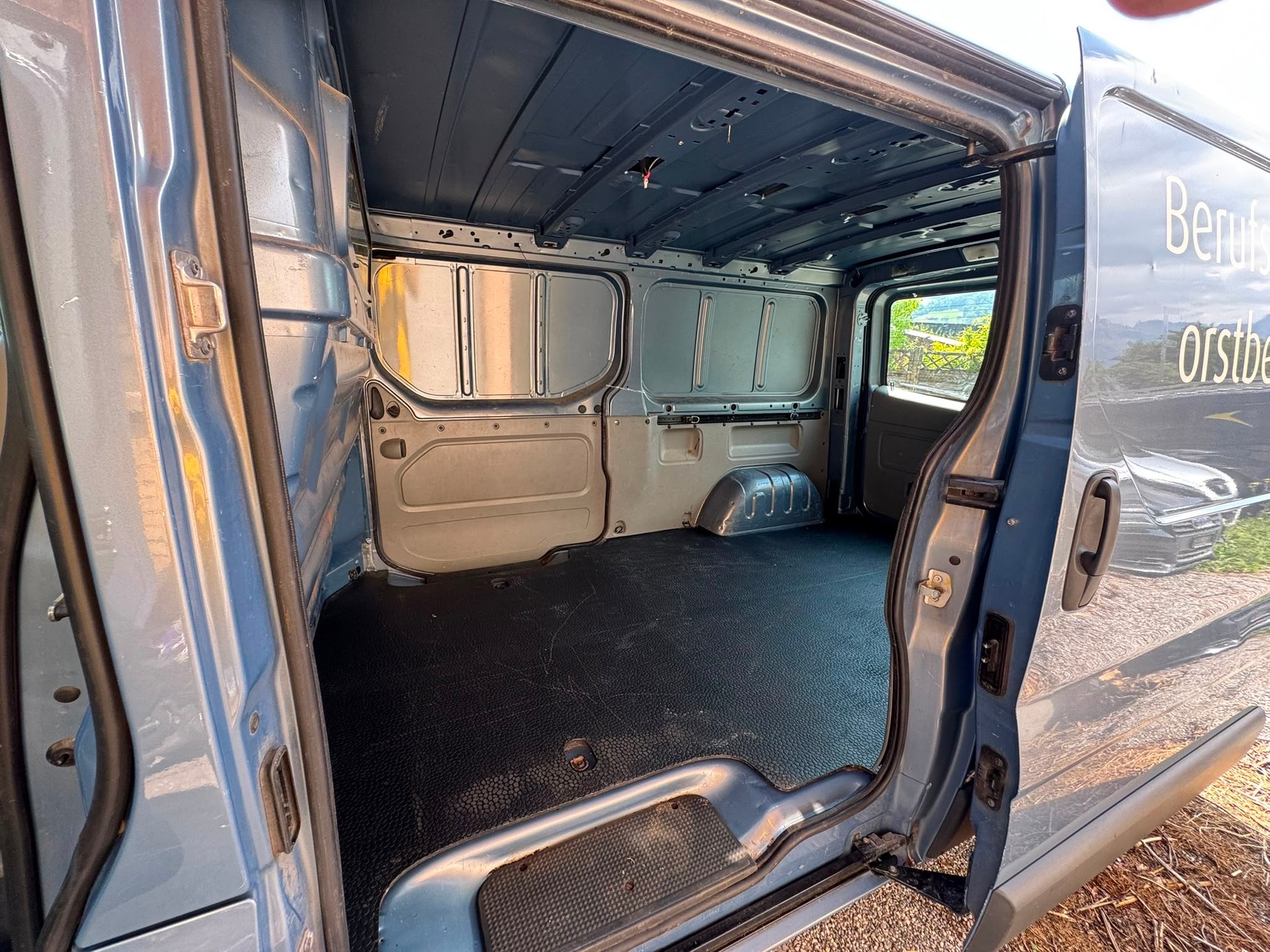OPEL Vivaro 2.5 CDTI 2.7t L1H1-image-6