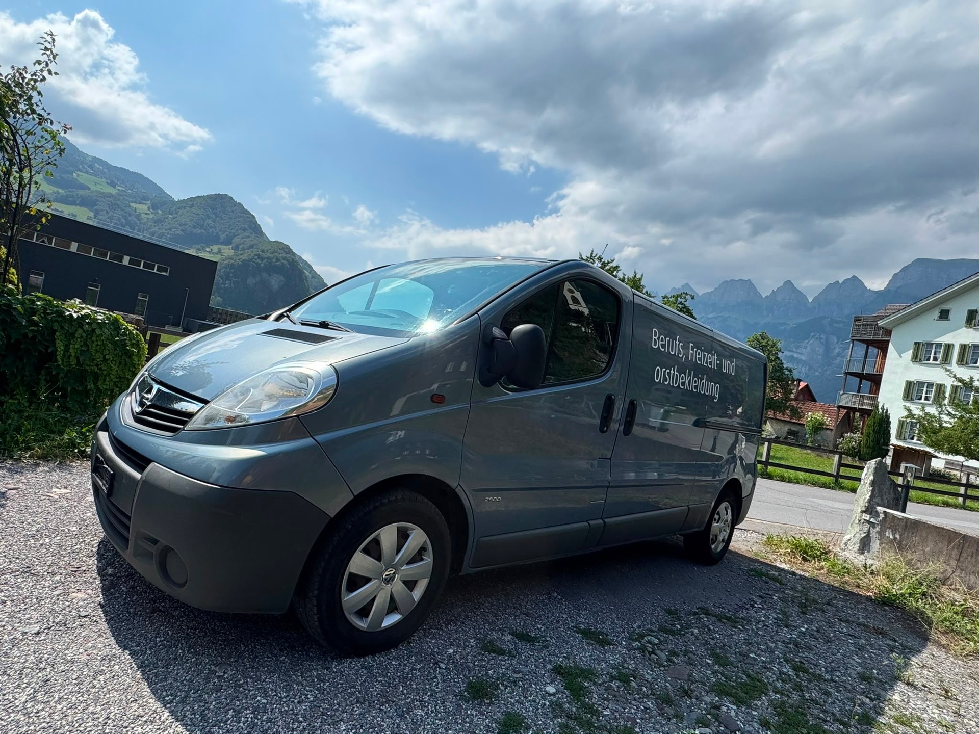 OPEL Vivaro 2.5 CDTI 2.7t L1H1-image-11