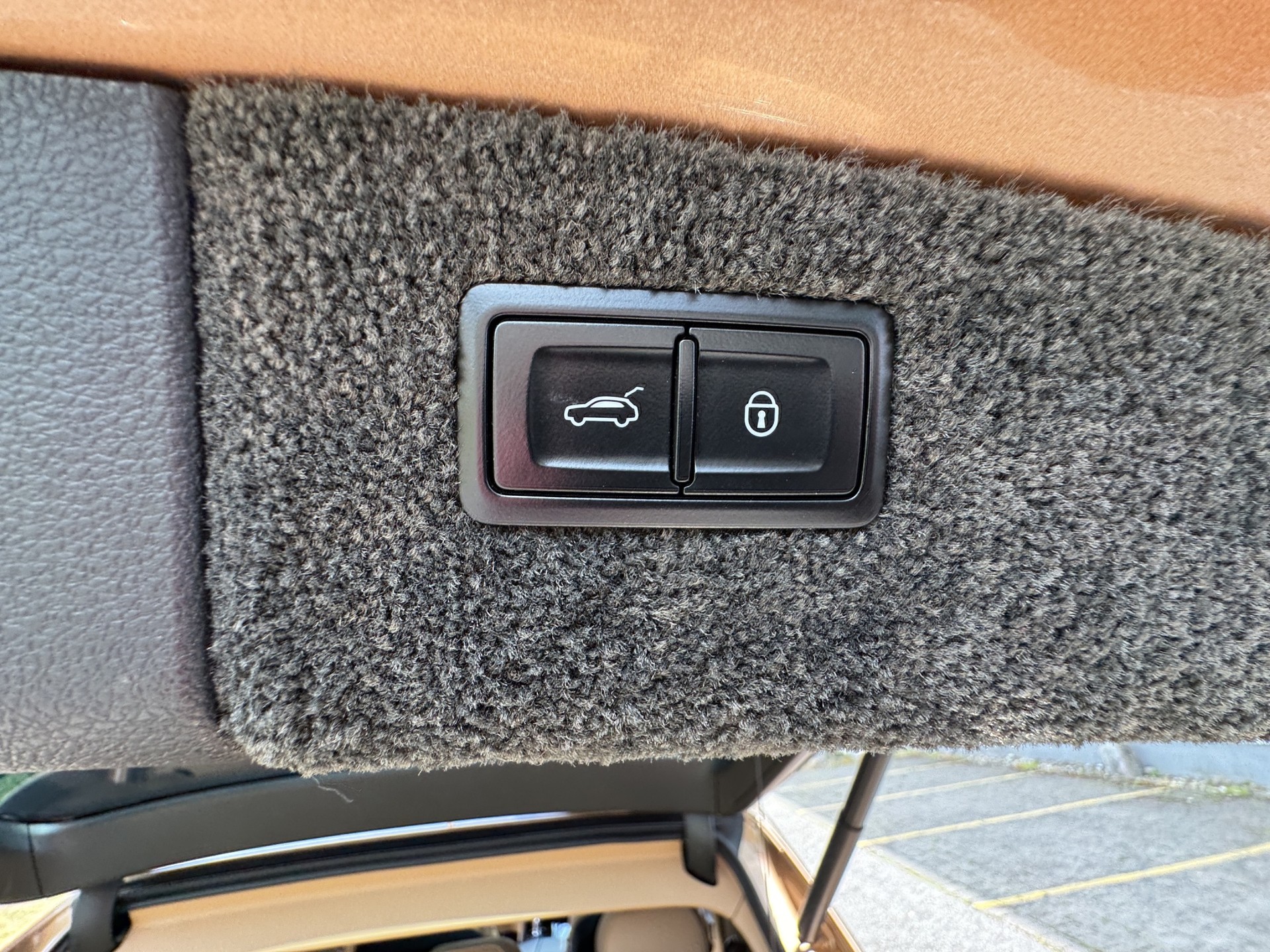 BENTLEY Bentayga 6.0 W12-image-27