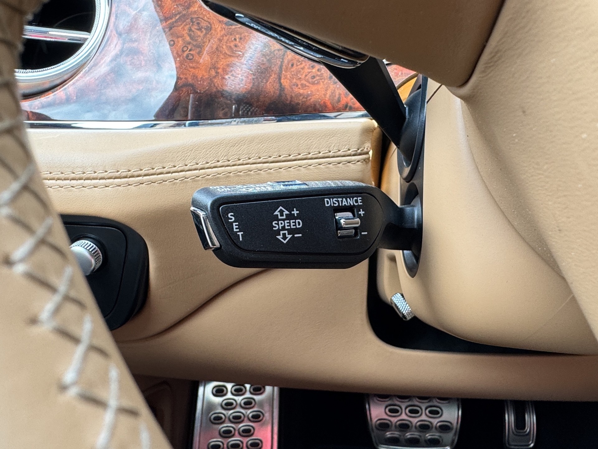 BENTLEY Bentayga 6.0 W12-image-15