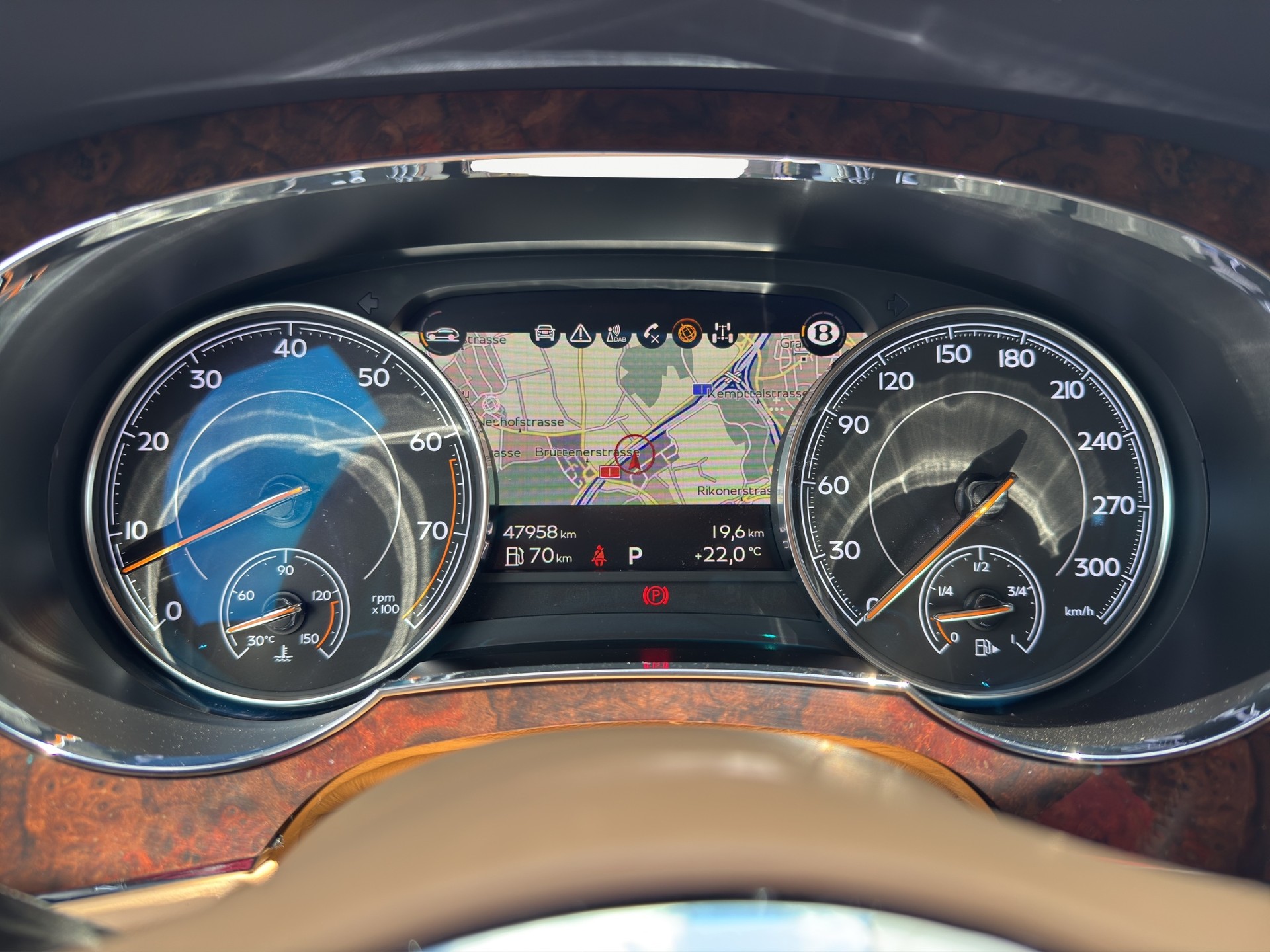 BENTLEY Bentayga 6.0 W12-image-16