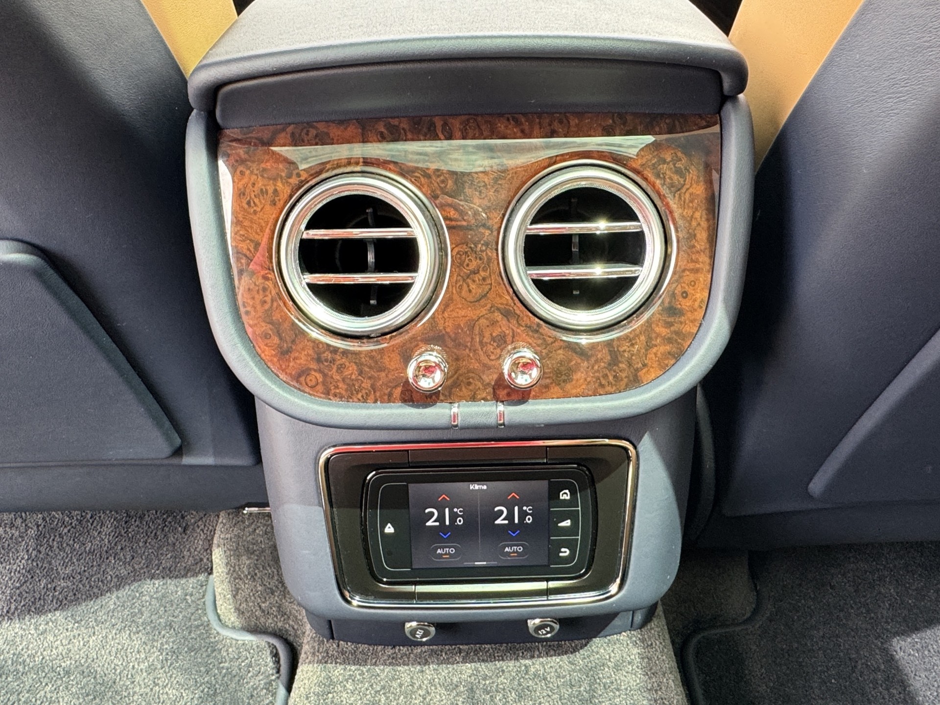 BENTLEY Bentayga 6.0 W12-image-23