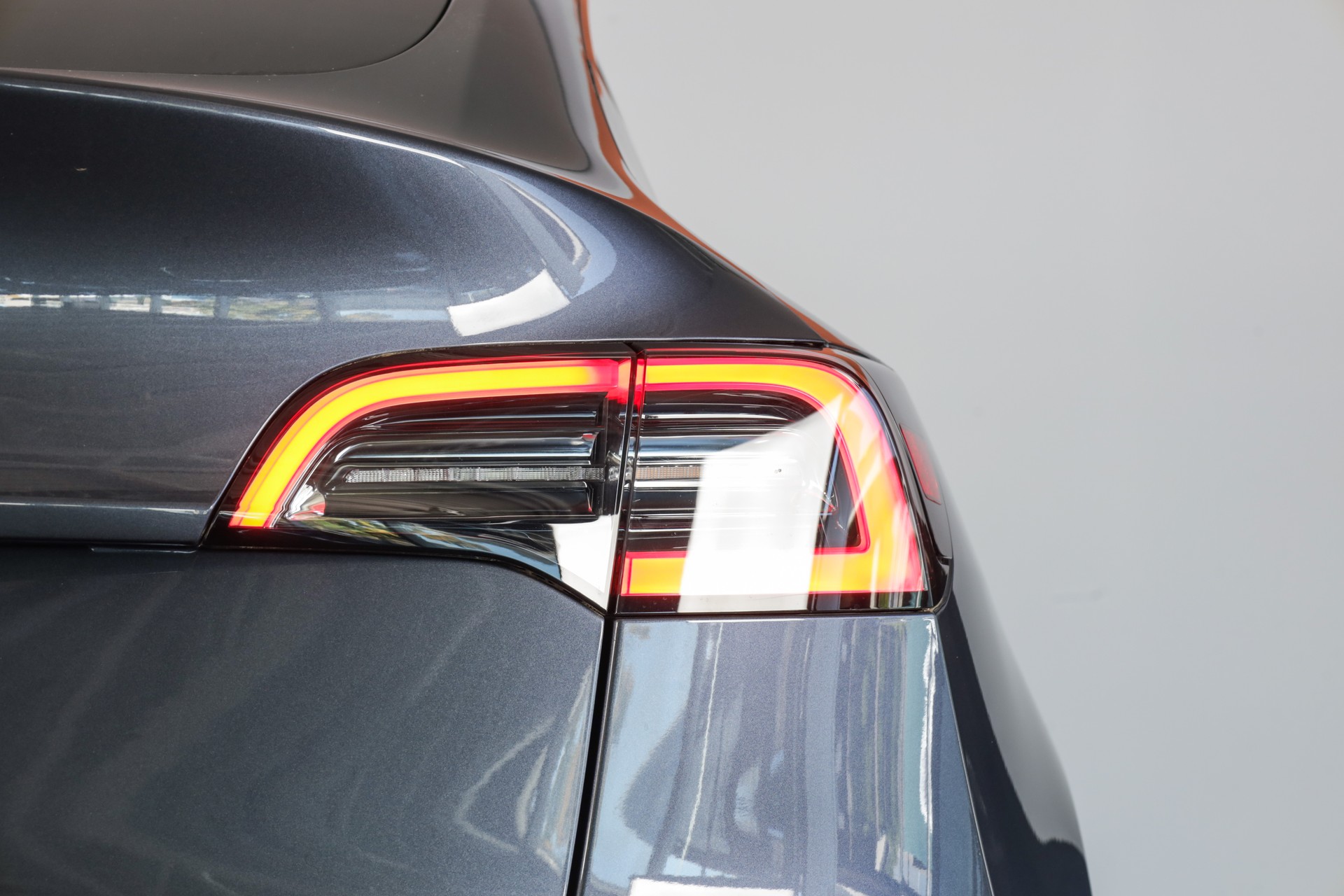 TESLA Model Y Long Range-image-5