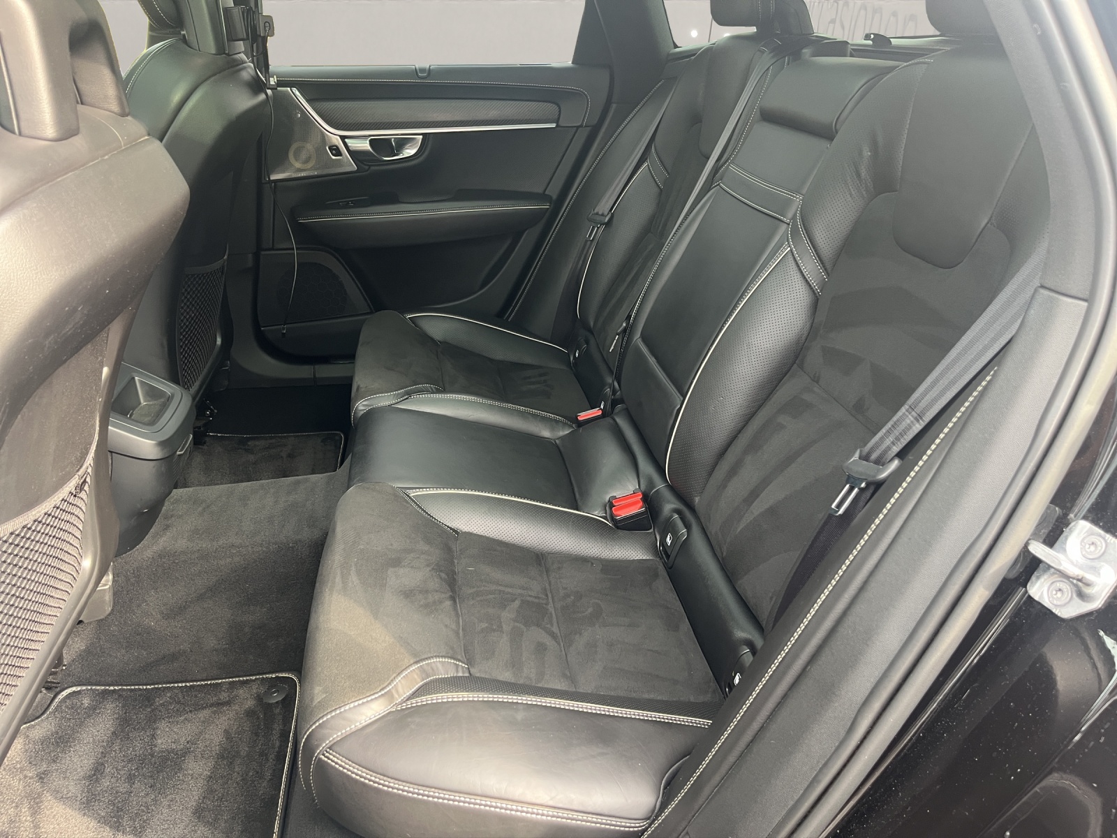 VOLVO V90 2.0 D5 R-Design AWD-image-11