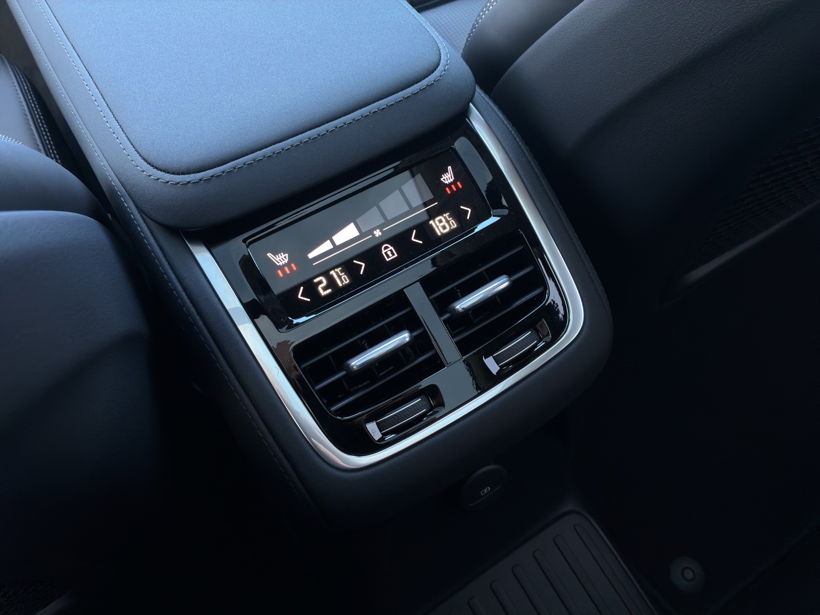 VOLVO XC90 2.0 T8 TE XCLUSIVE Edition Dark eAWD-image-21