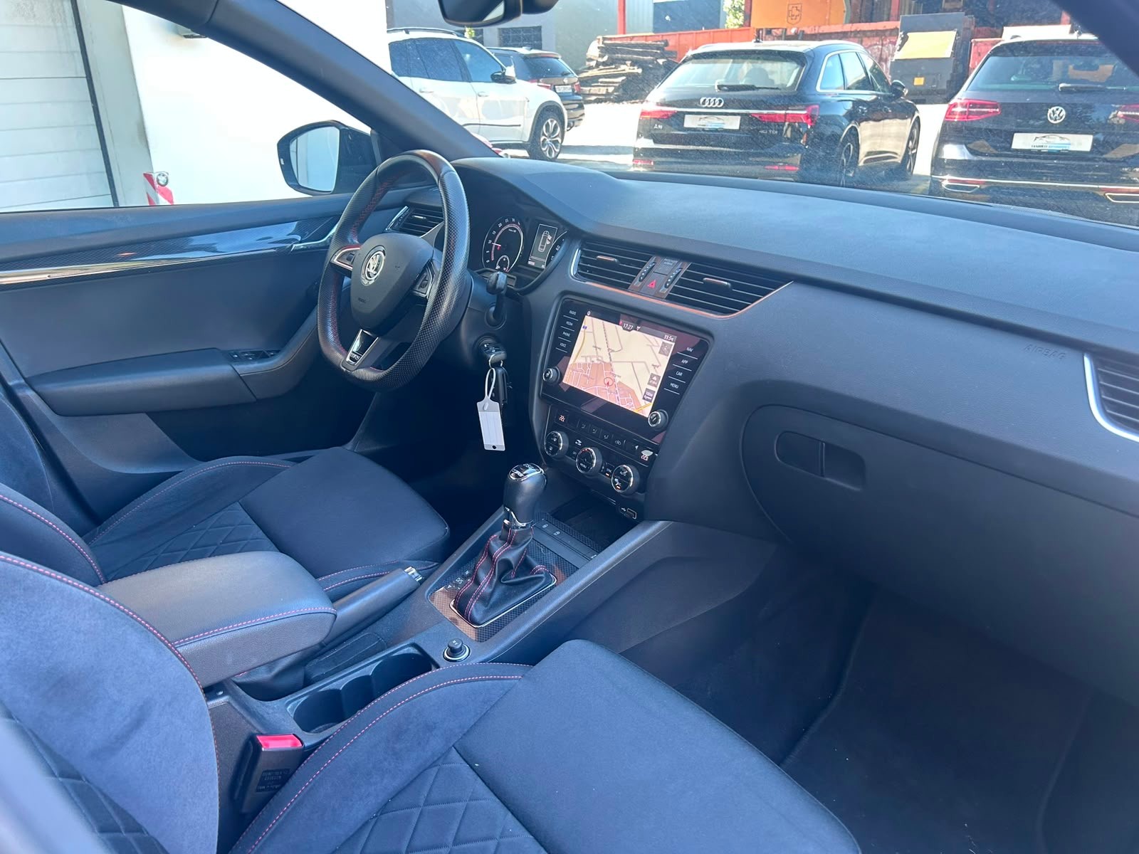 SKODA Octavia Combi 2.0 TDI RS 4x4 DSG-image-10