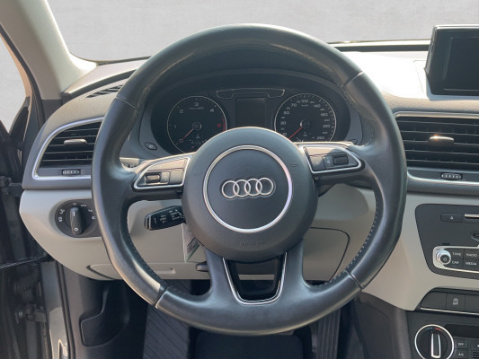 AUDI Q3 2.0 TDI quattro-image-9