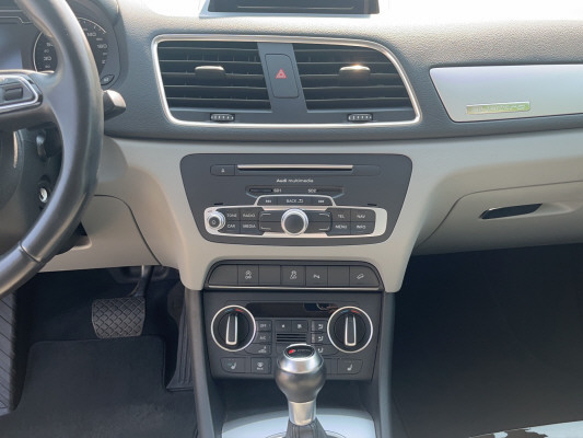 AUDI Q3 2.0 TDI quattro-image-10