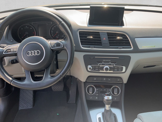 AUDI Q3 2.0 TDI quattro-image-8