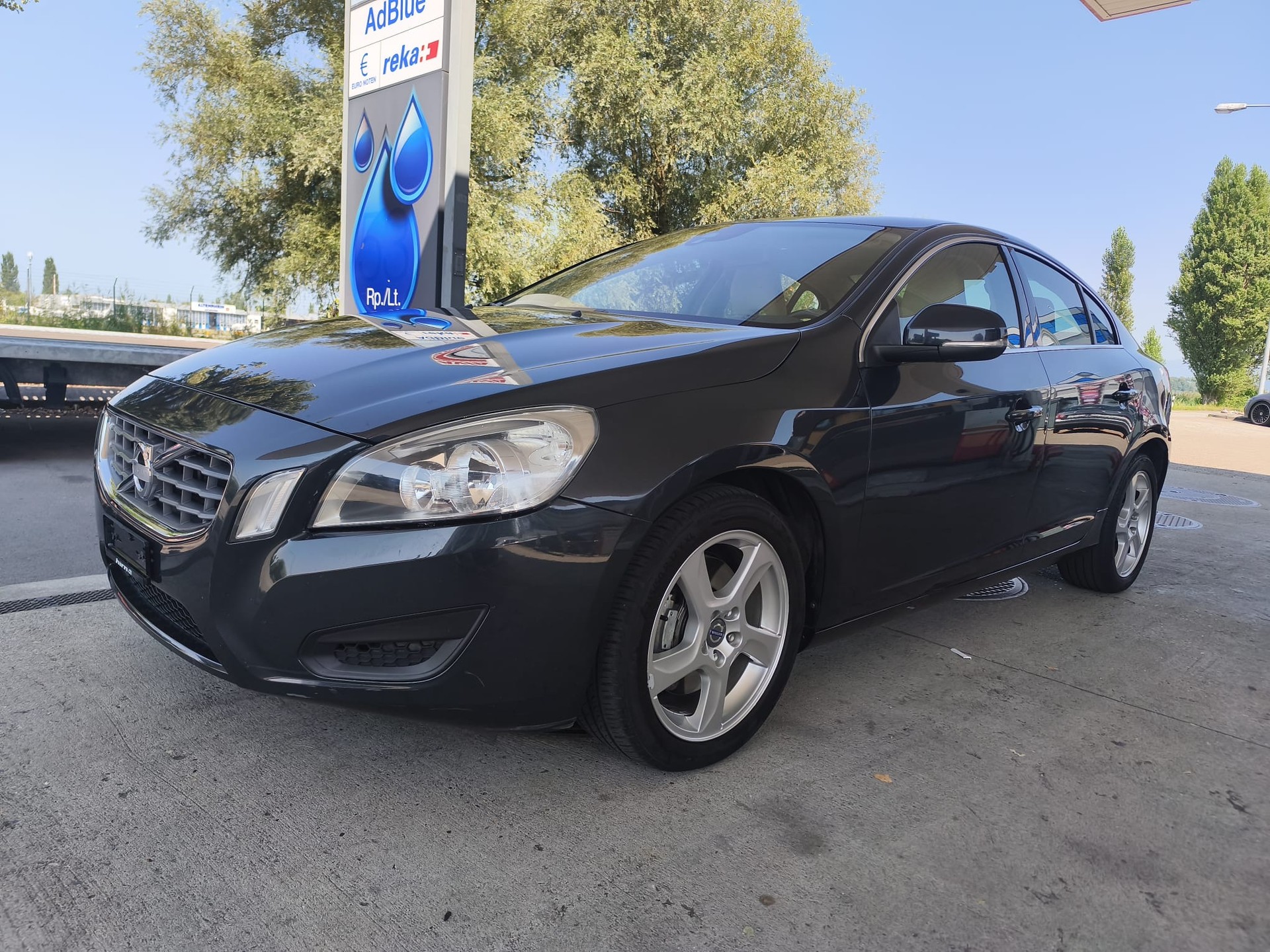 VOLVO S60 D5 Summum Geartronic-image-1