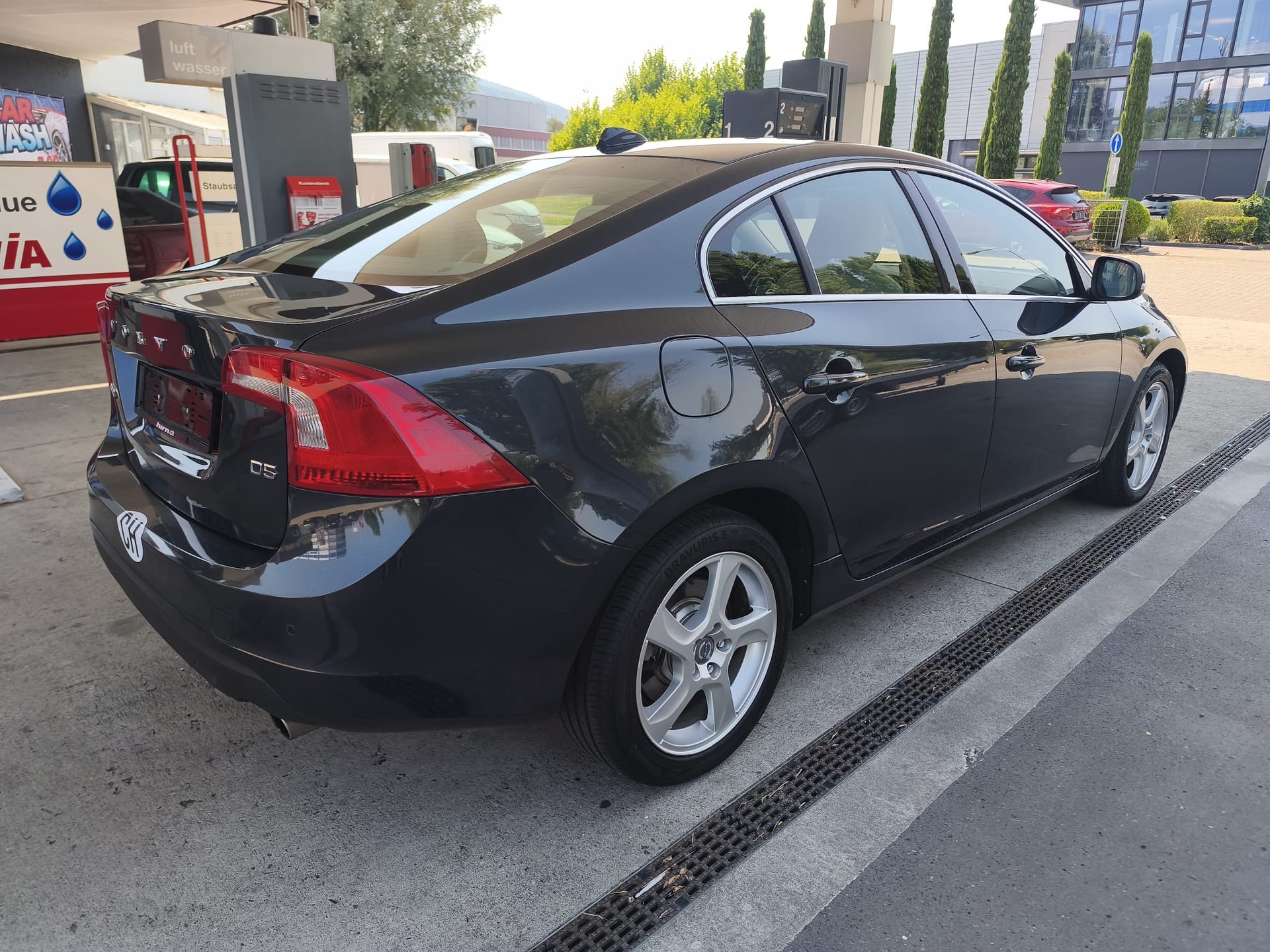 VOLVO S60 D5 Summum Geartronic-image-3