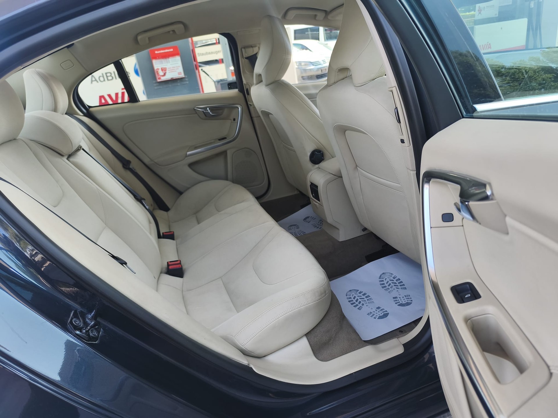 VOLVO S60 D5 Summum Geartronic-image-13
