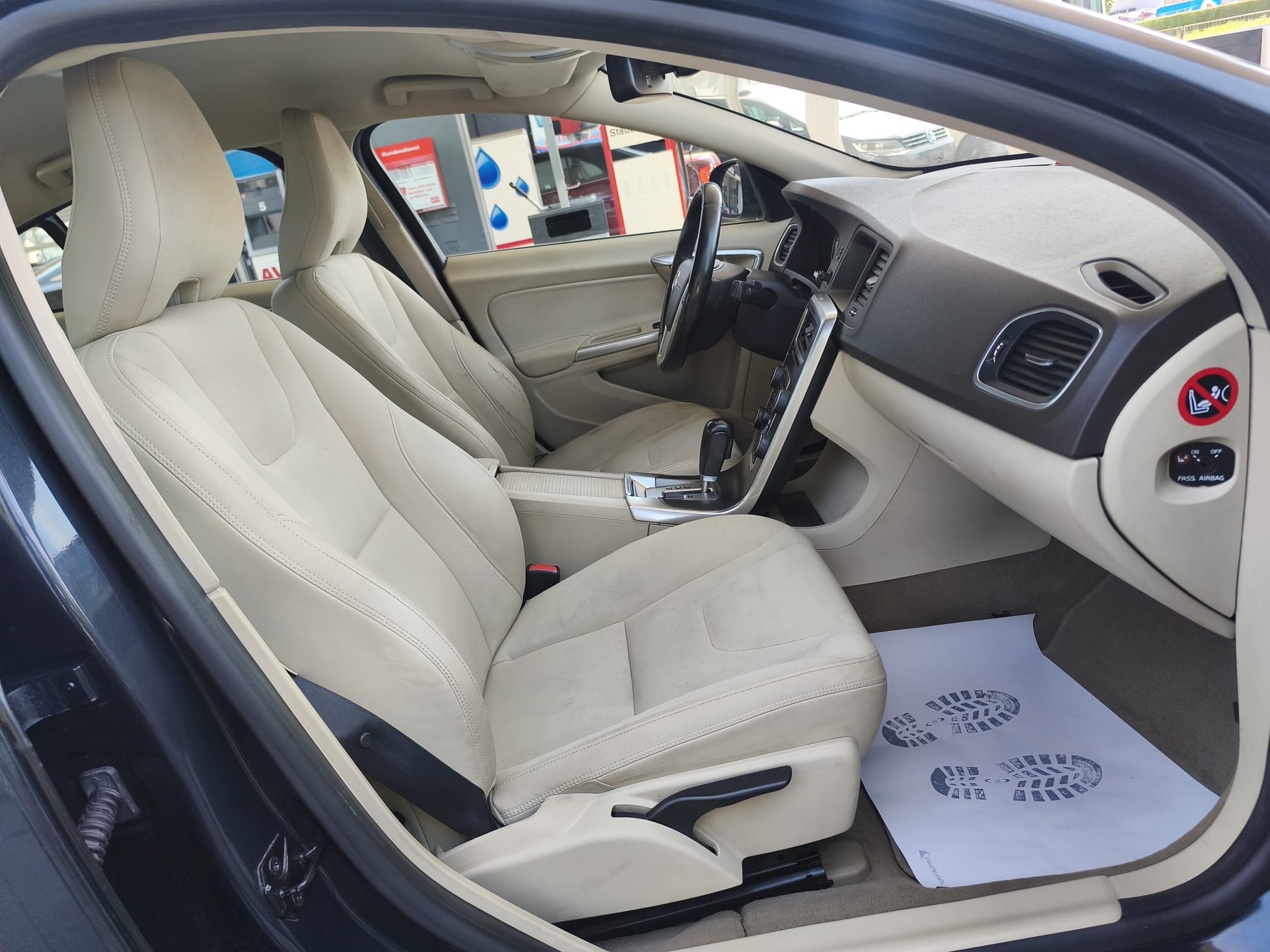 VOLVO S60 D5 Summum Geartronic-image-11